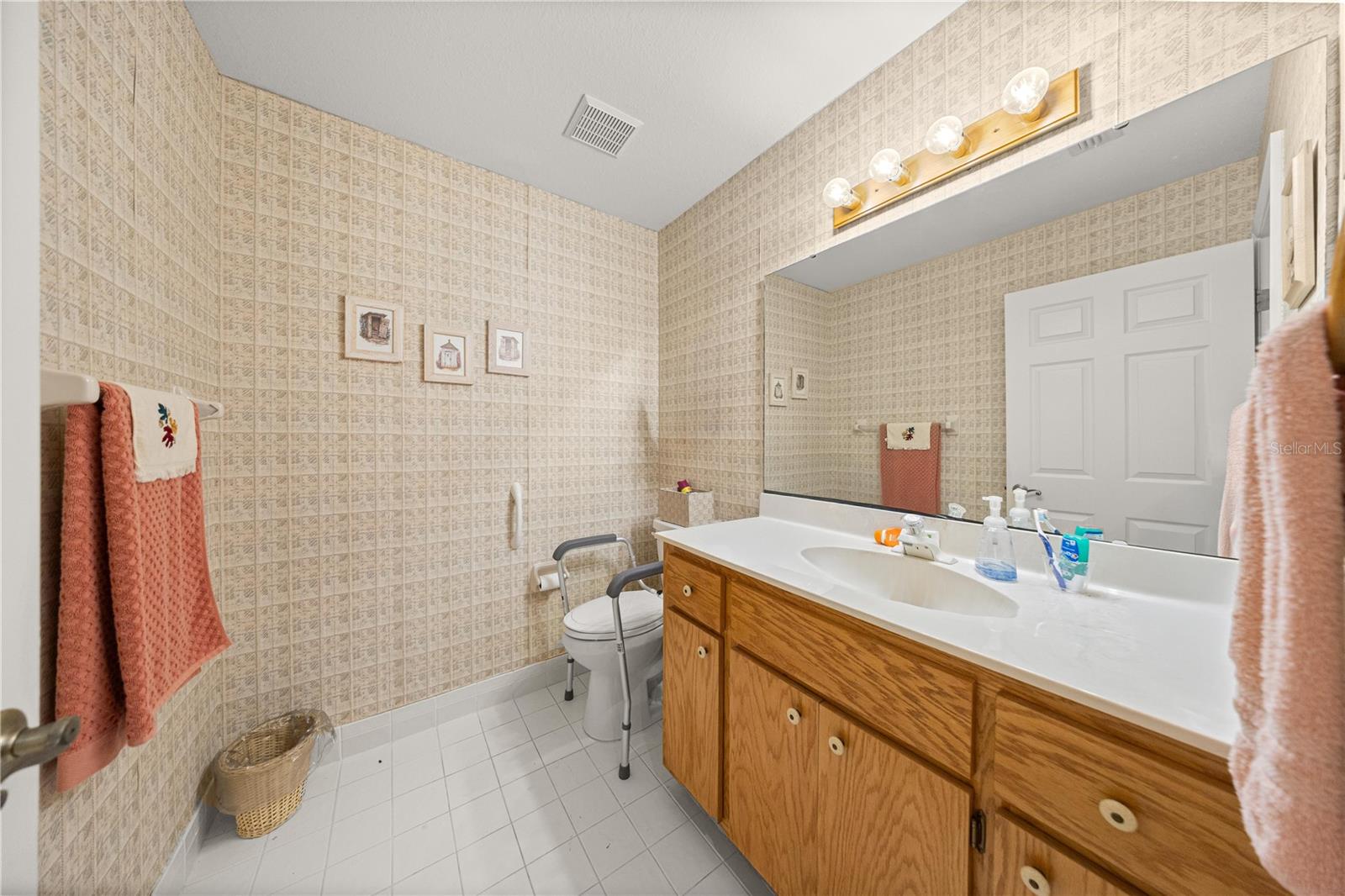 Image 16 of 31 For 5025 4th Circle