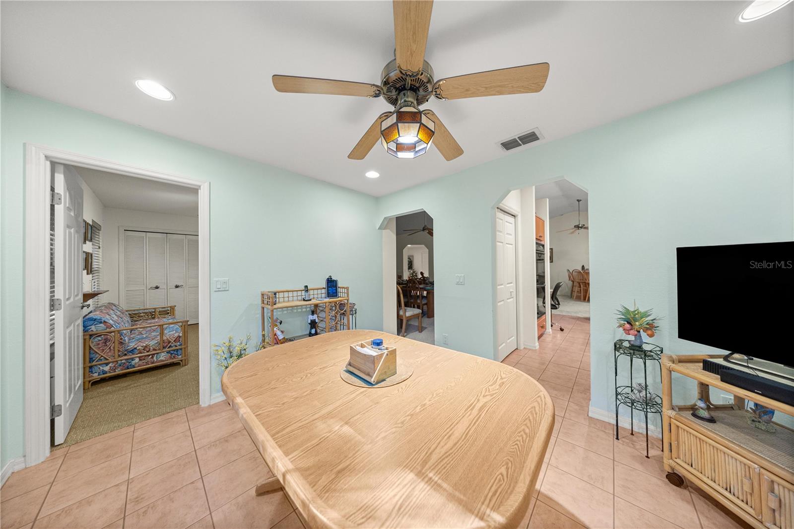 Image 19 of 31 For 5025 4th Circle