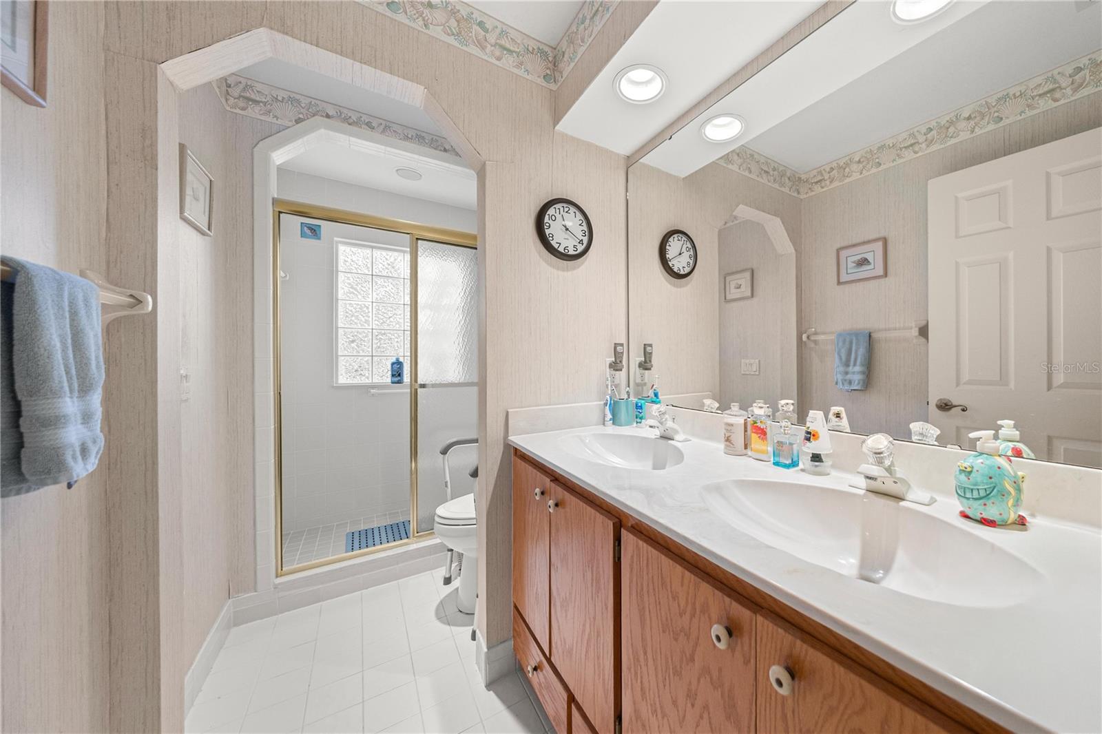 Image 23 of 31 For 5025 4th Circle