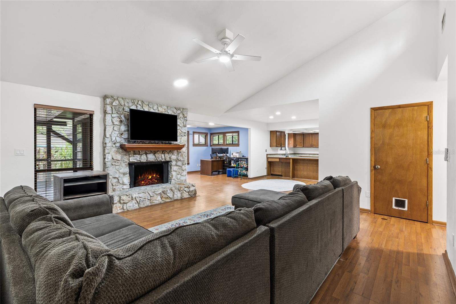 Image 15 of 50 For 7820 10th Avenue