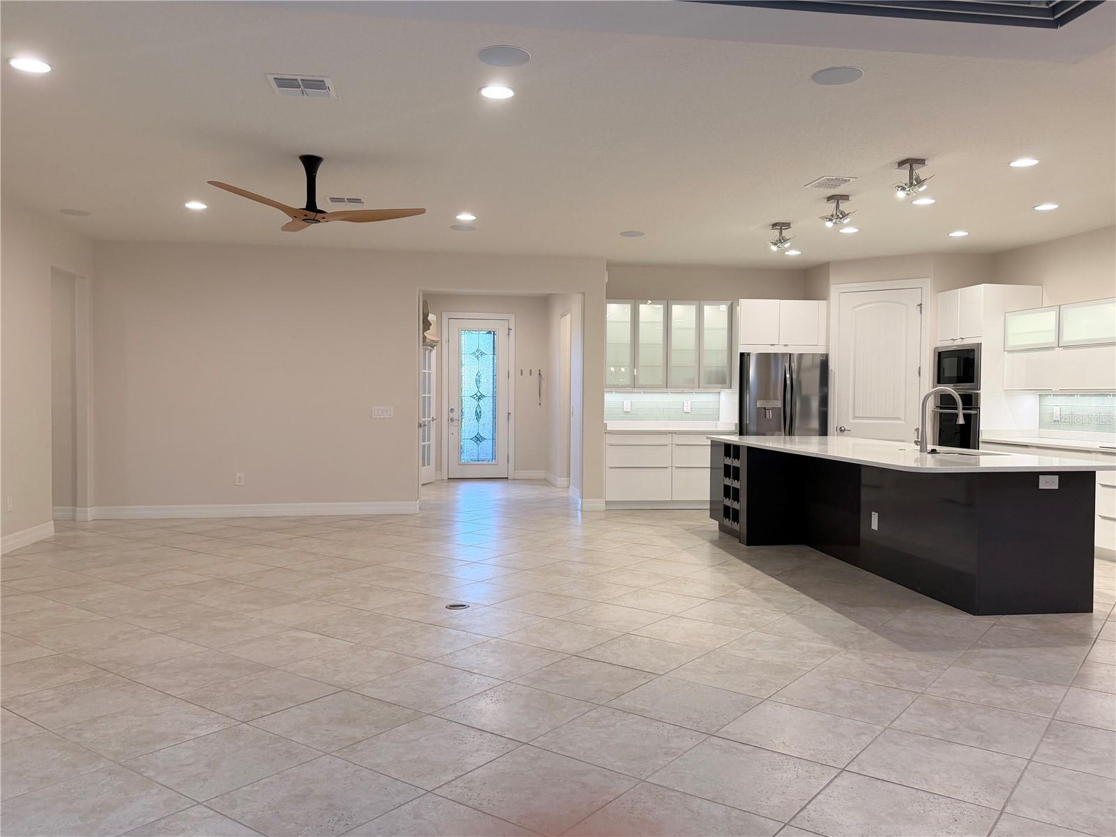 Image 21 of 45 For 10041 77th Loop