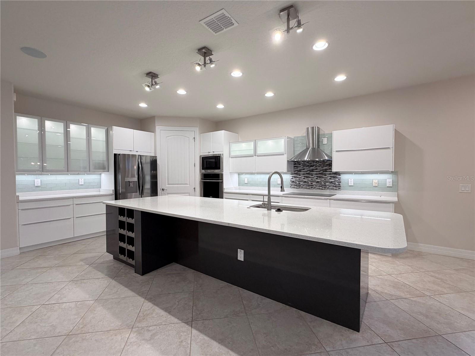 Image 23 of 45 For 10041 77th Loop