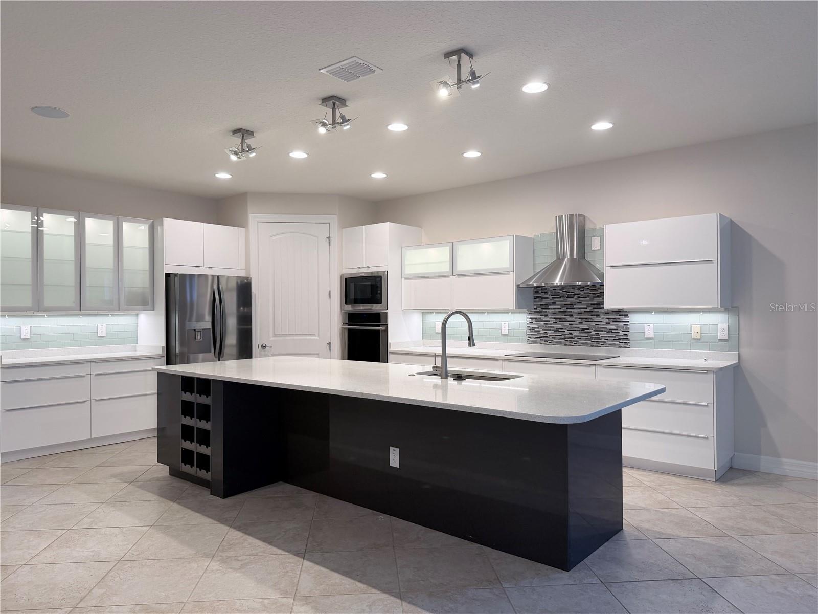 Image 29 of 45 For 10041 77th Loop