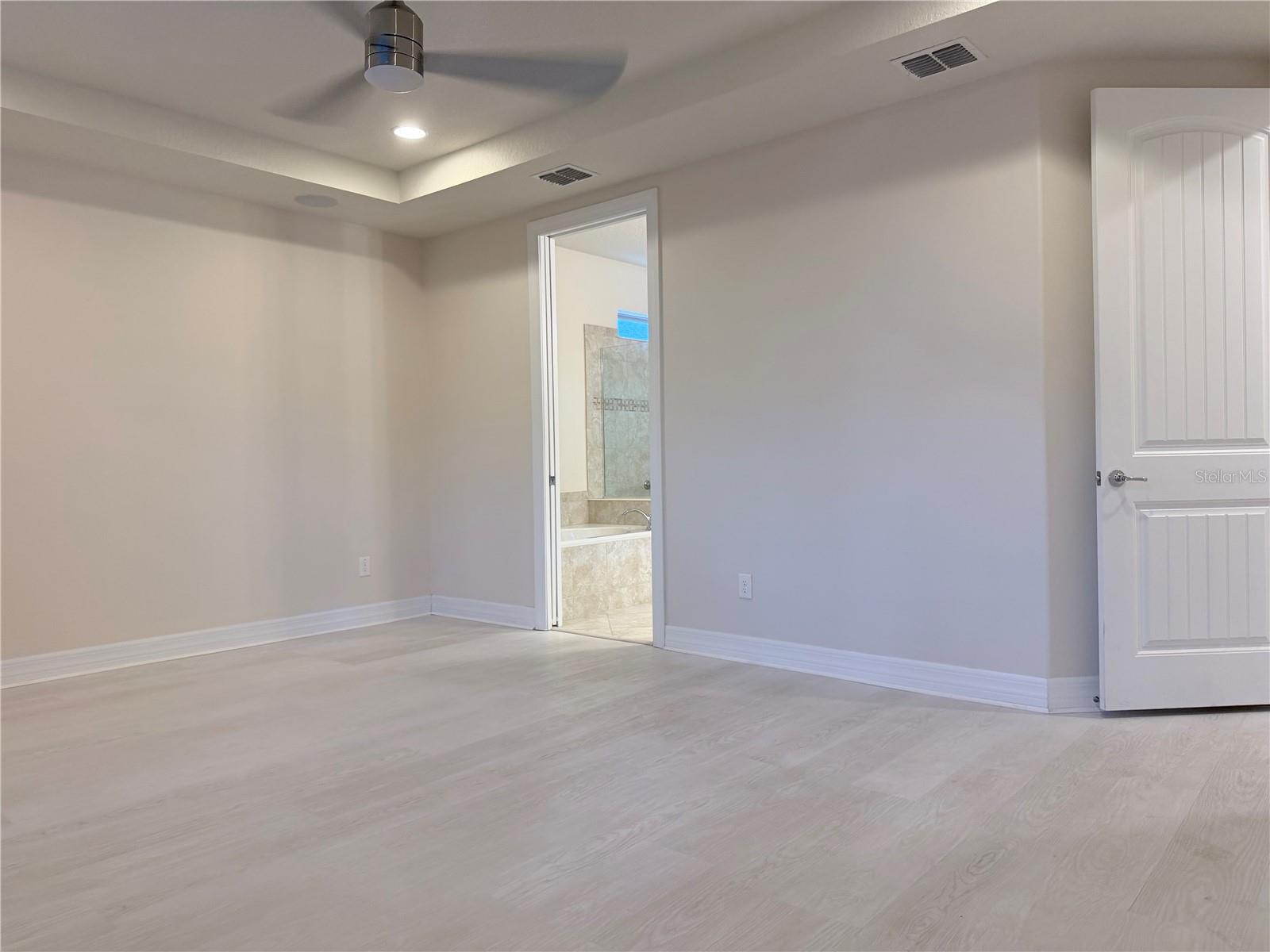 Image 36 of 45 For 10041 77th Loop