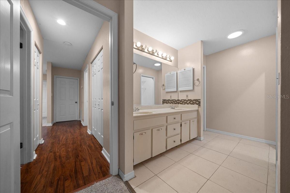 Image 24 of 63 For 3702 17th Street