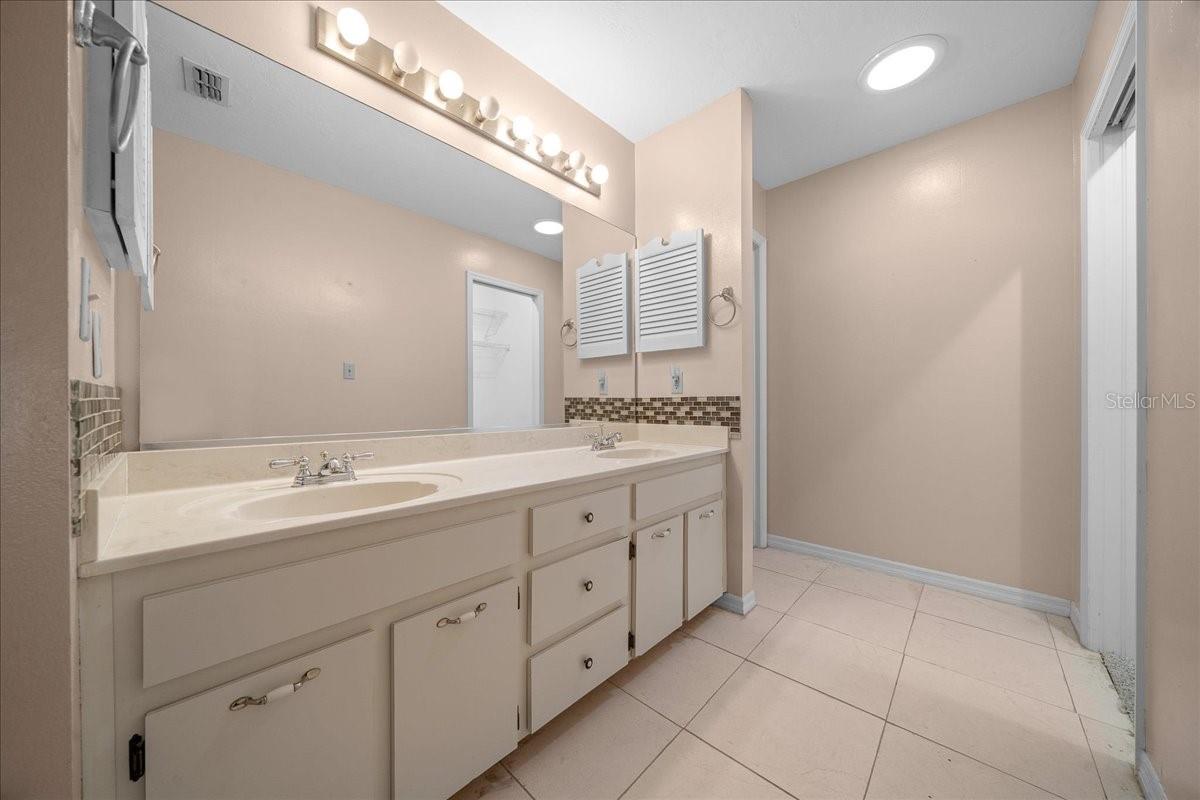 Image 26 of 63 For 3702 17th Street