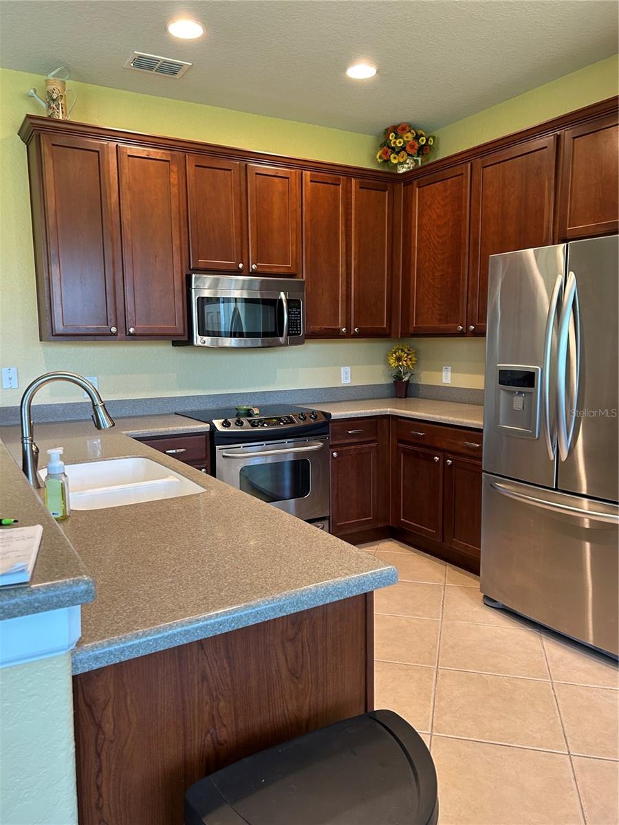 Image 4 of 9 For 6927 94th Court