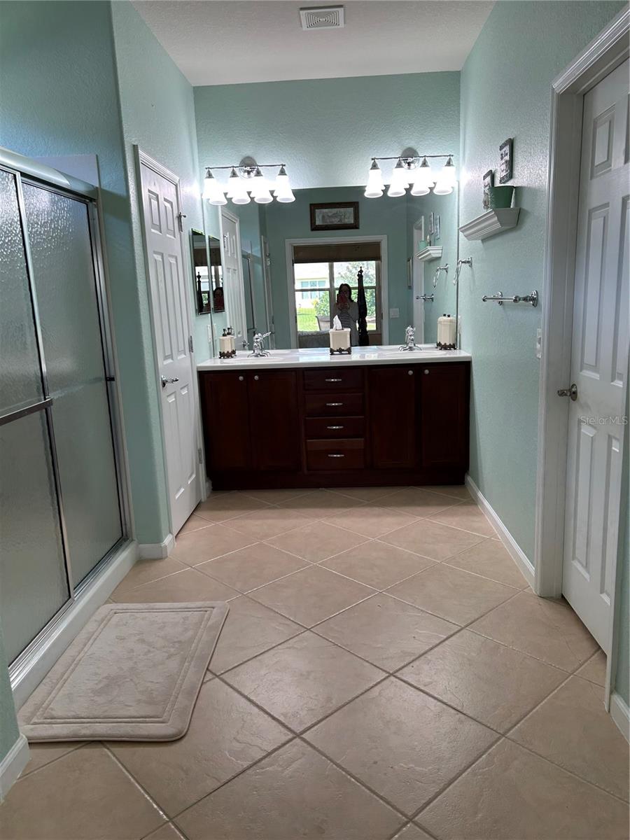 Image 8 of 9 For 6927 94th Court