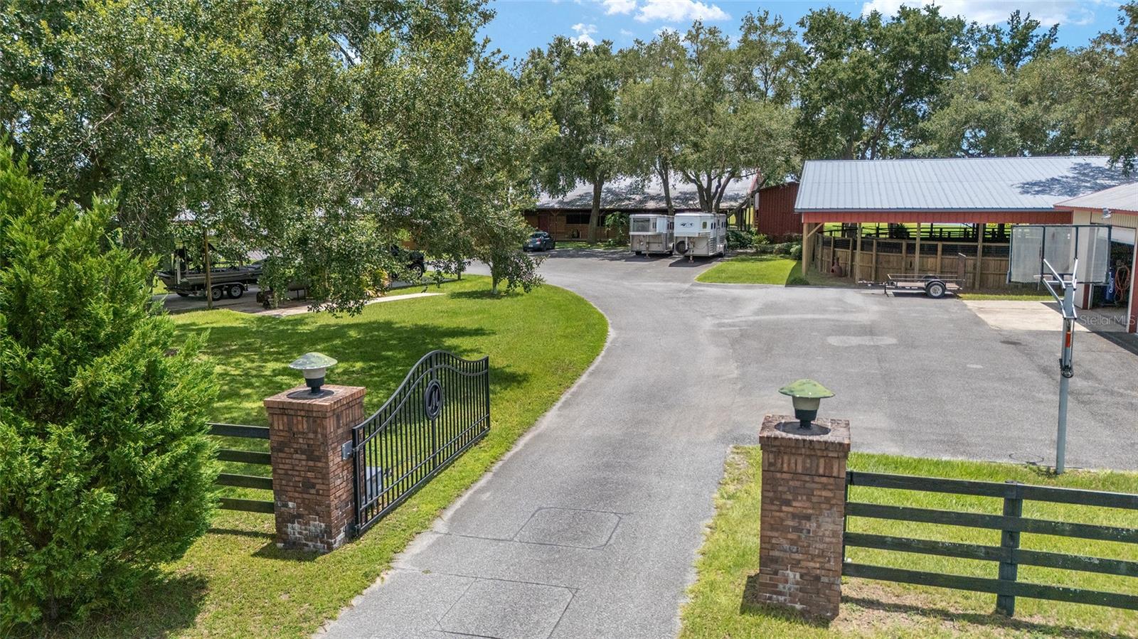 Listing photo id 14 for 18800 47th Place