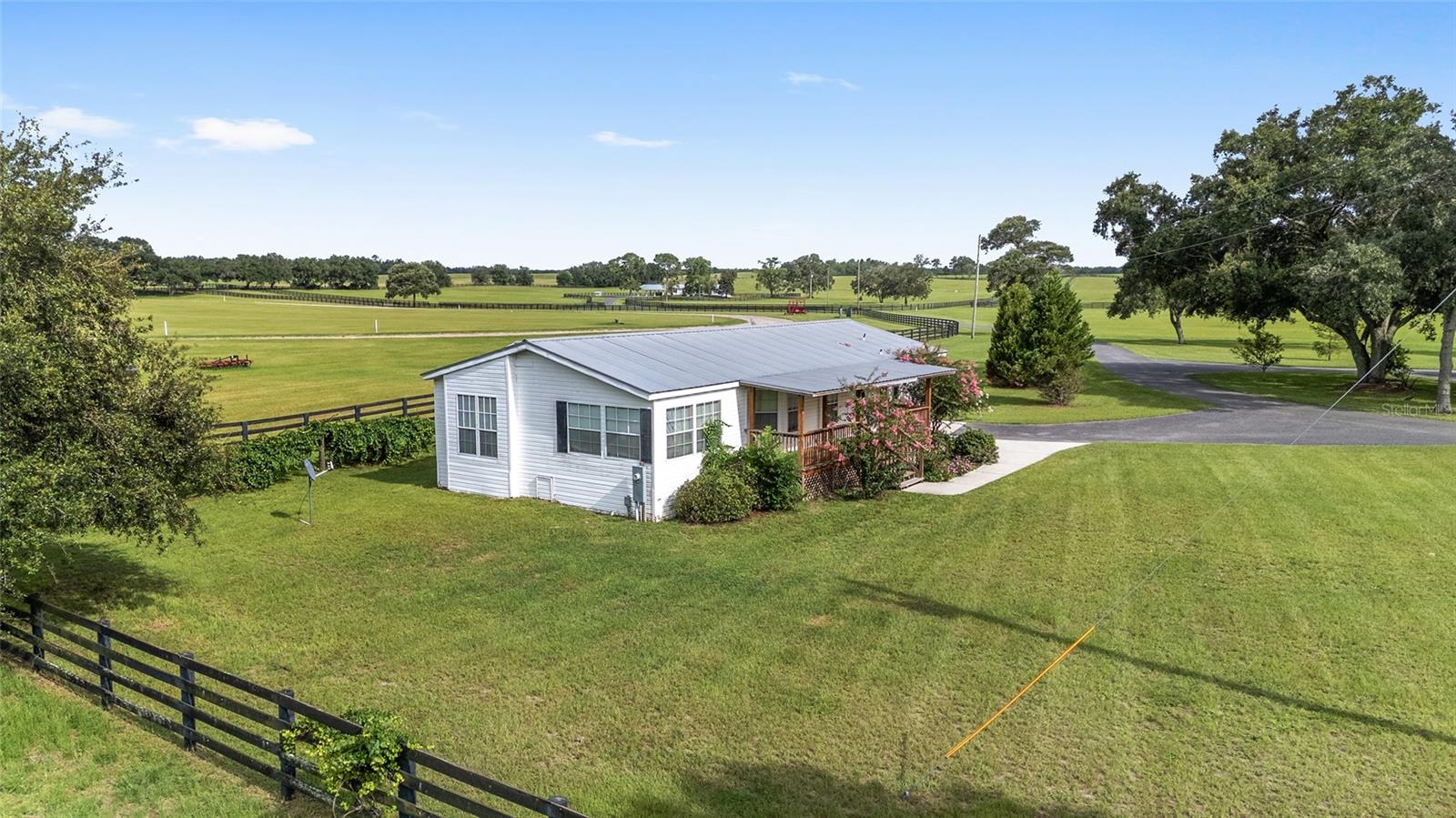 Listing photo id 16 for 18800 47th Place