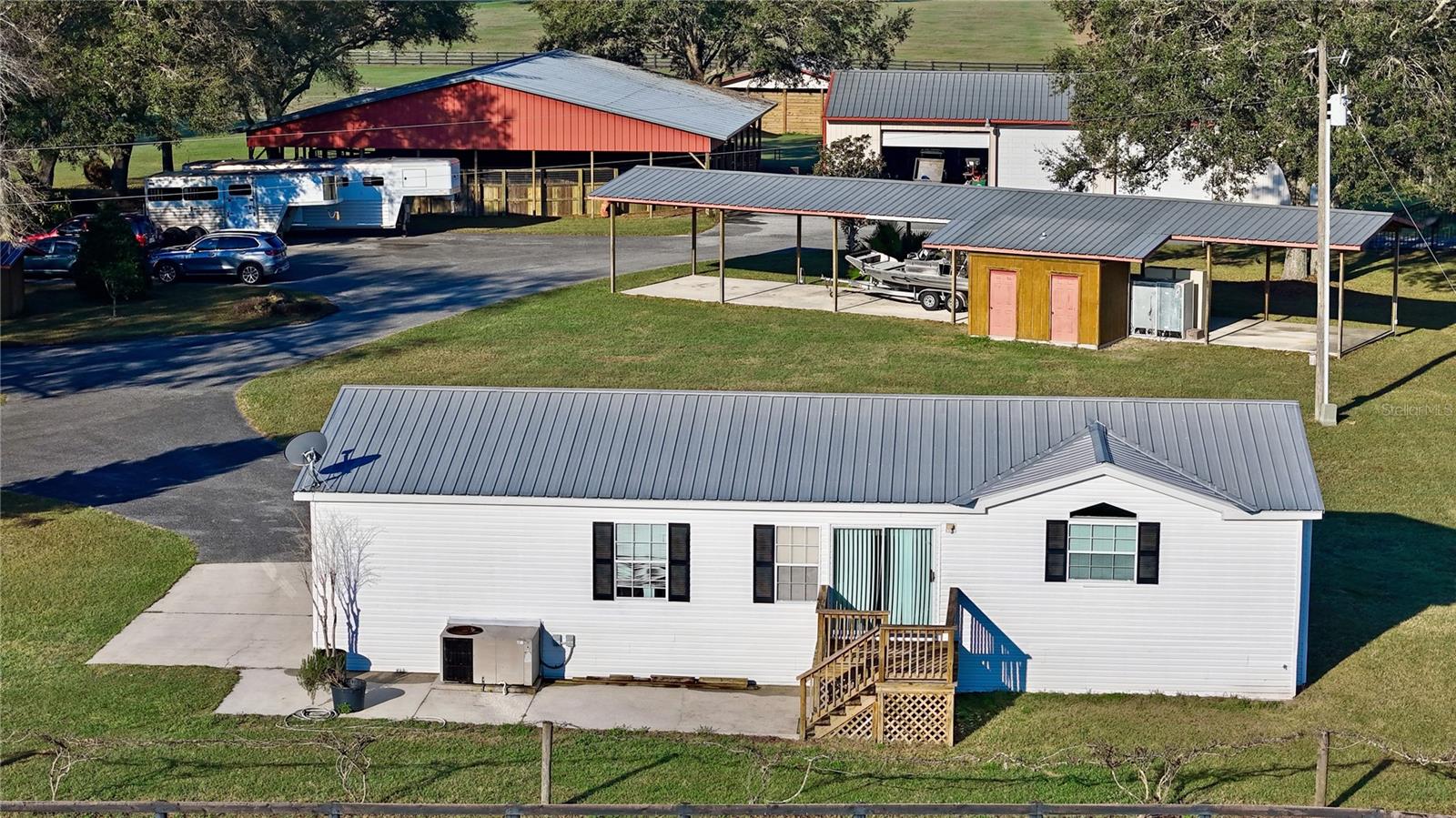 Listing photo id 17 for 18800 47th Place