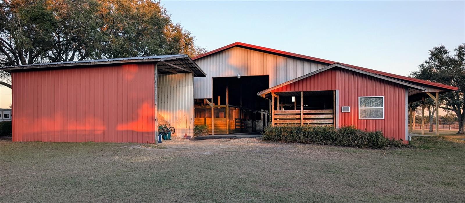 Listing photo id 2 for 18800 47th Place