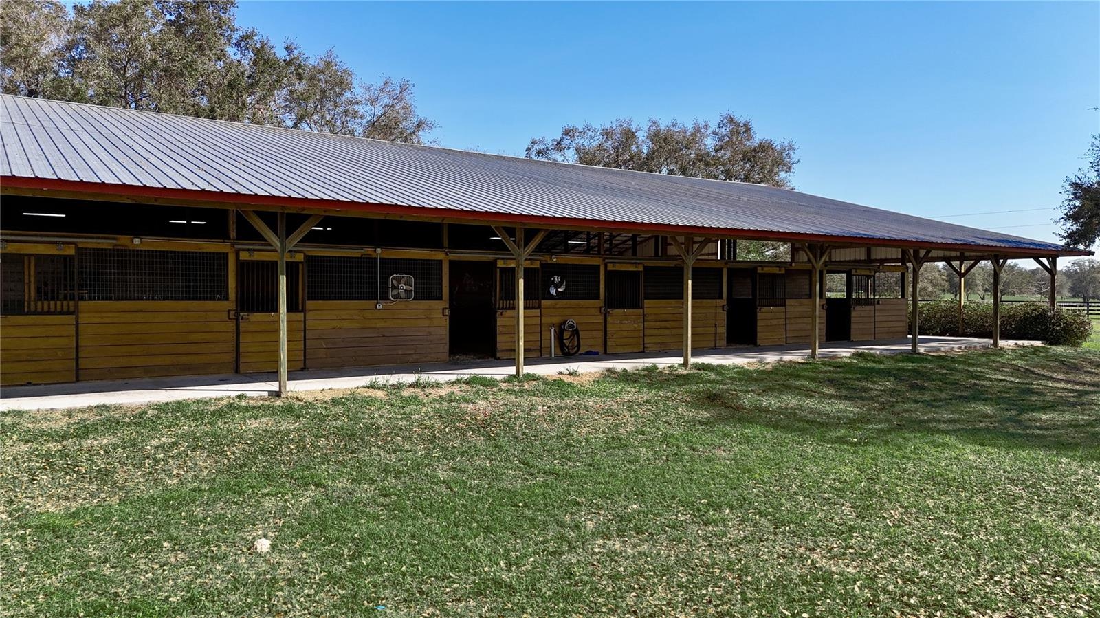 Listing photo id 4 for 18800 47th Place