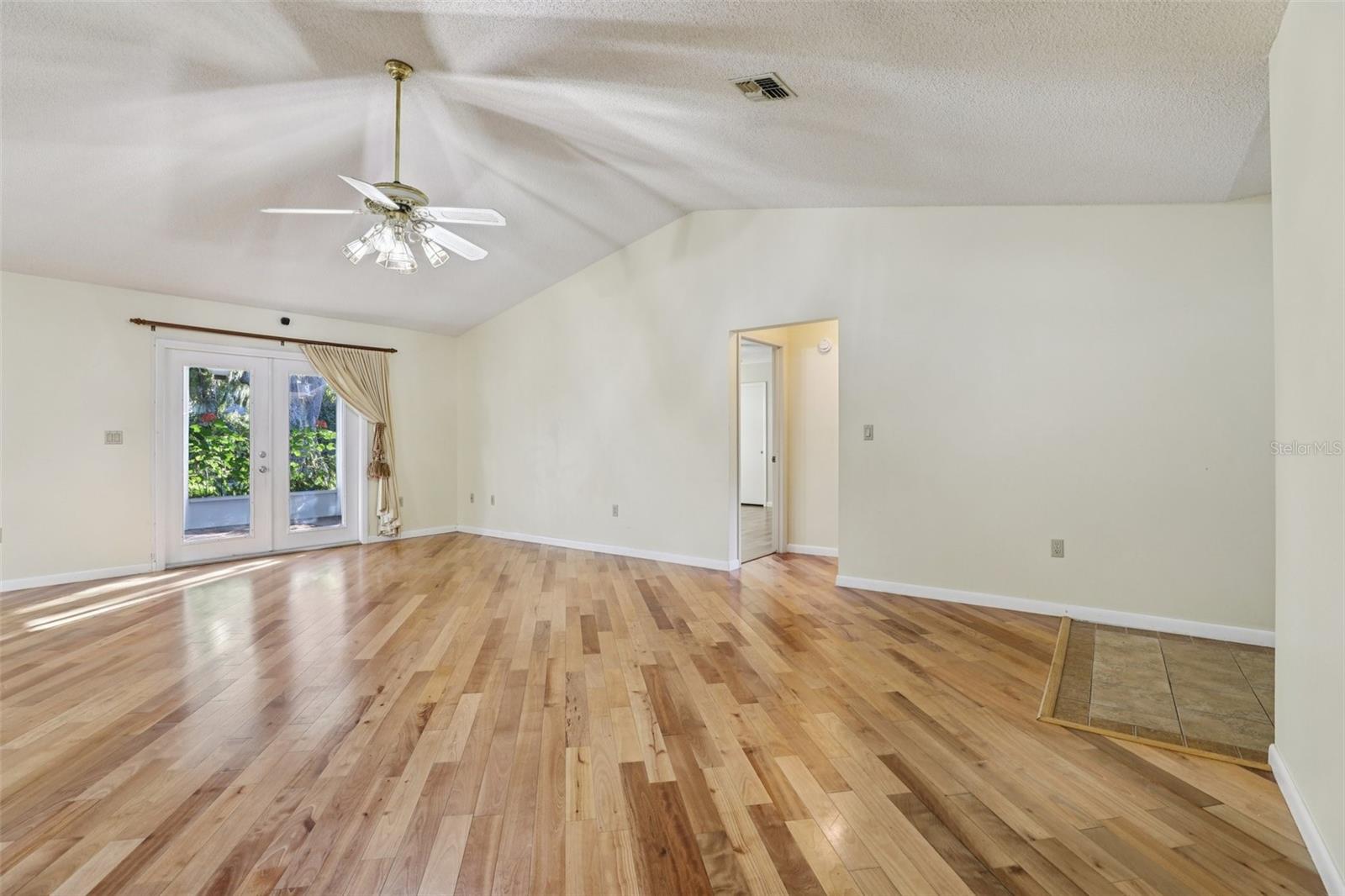 Image 11 of 54 For 304 Brigadoon Circle