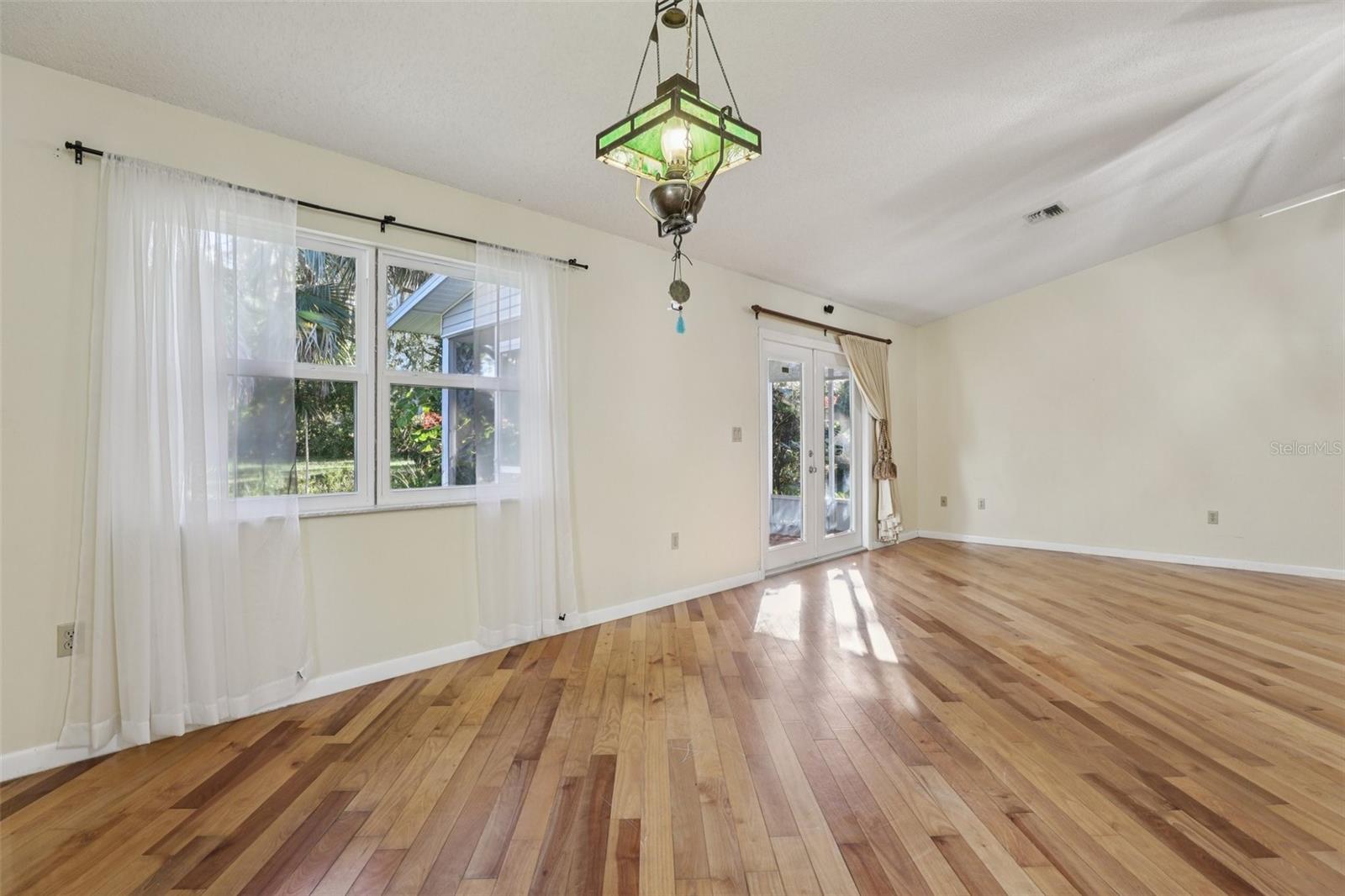 Image 14 of 54 For 304 Brigadoon Circle