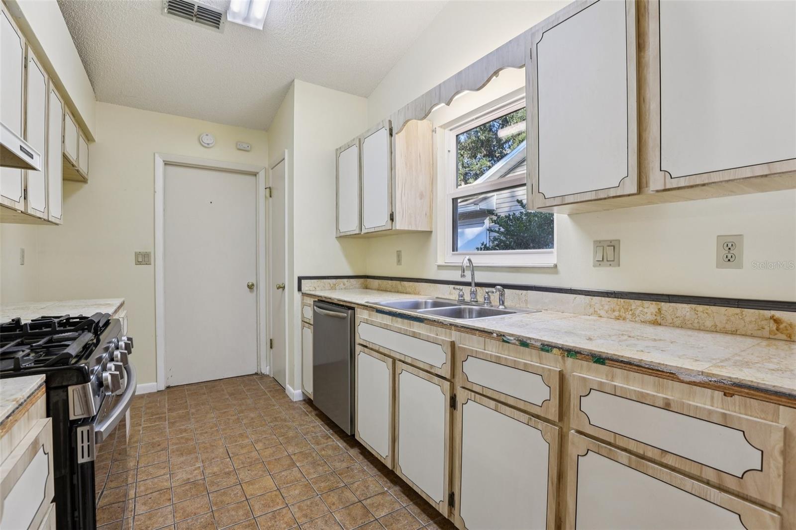 Image 16 of 54 For 304 Brigadoon Circle