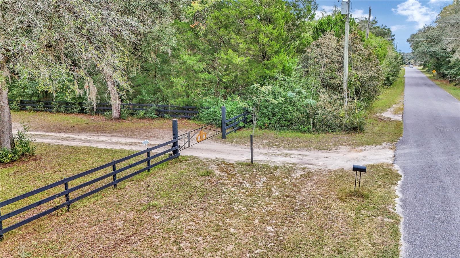 Image 22 of 34 For 19597 70th Lane