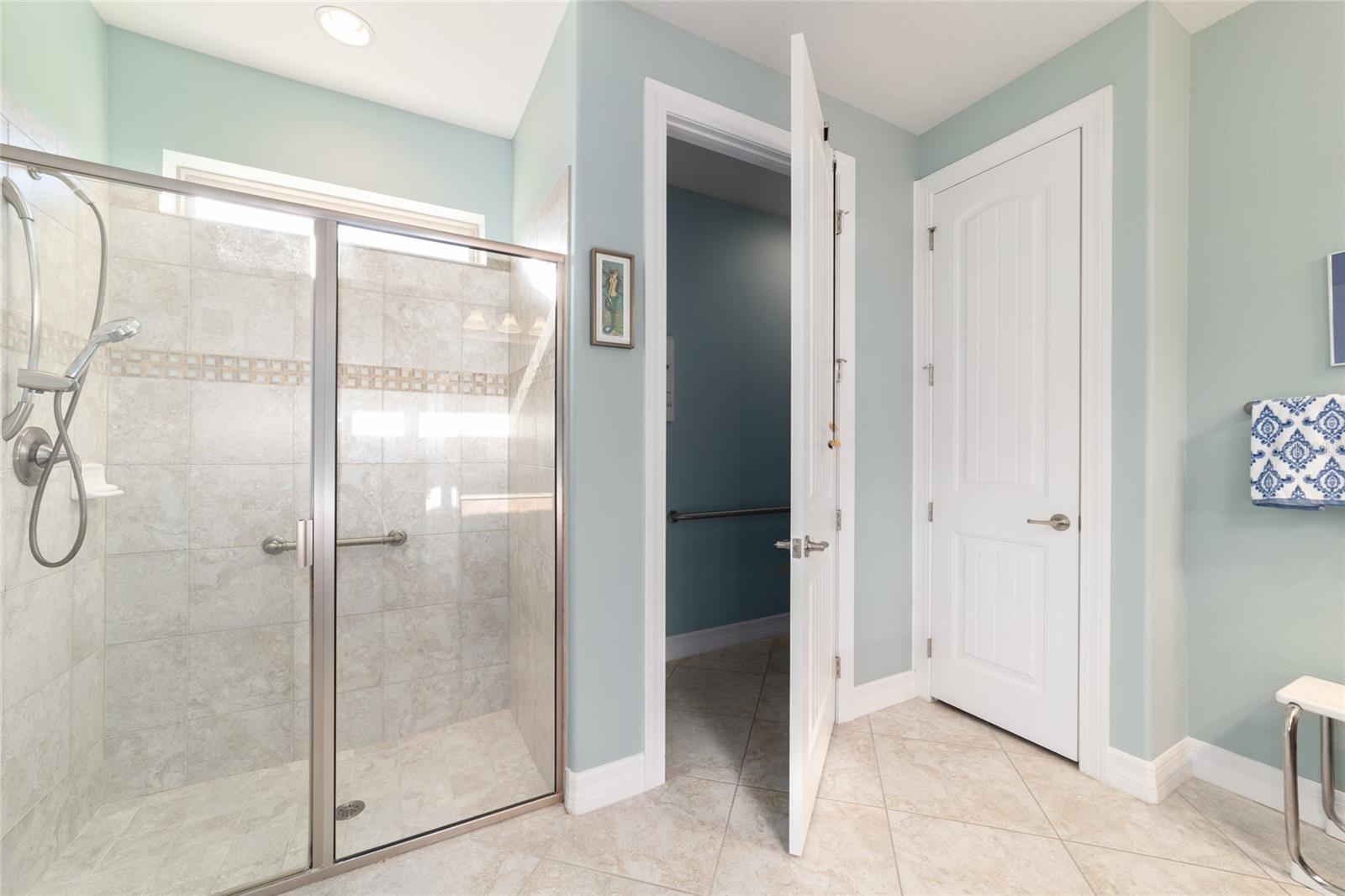 Image 33 of 69 For 10106 77th Loop