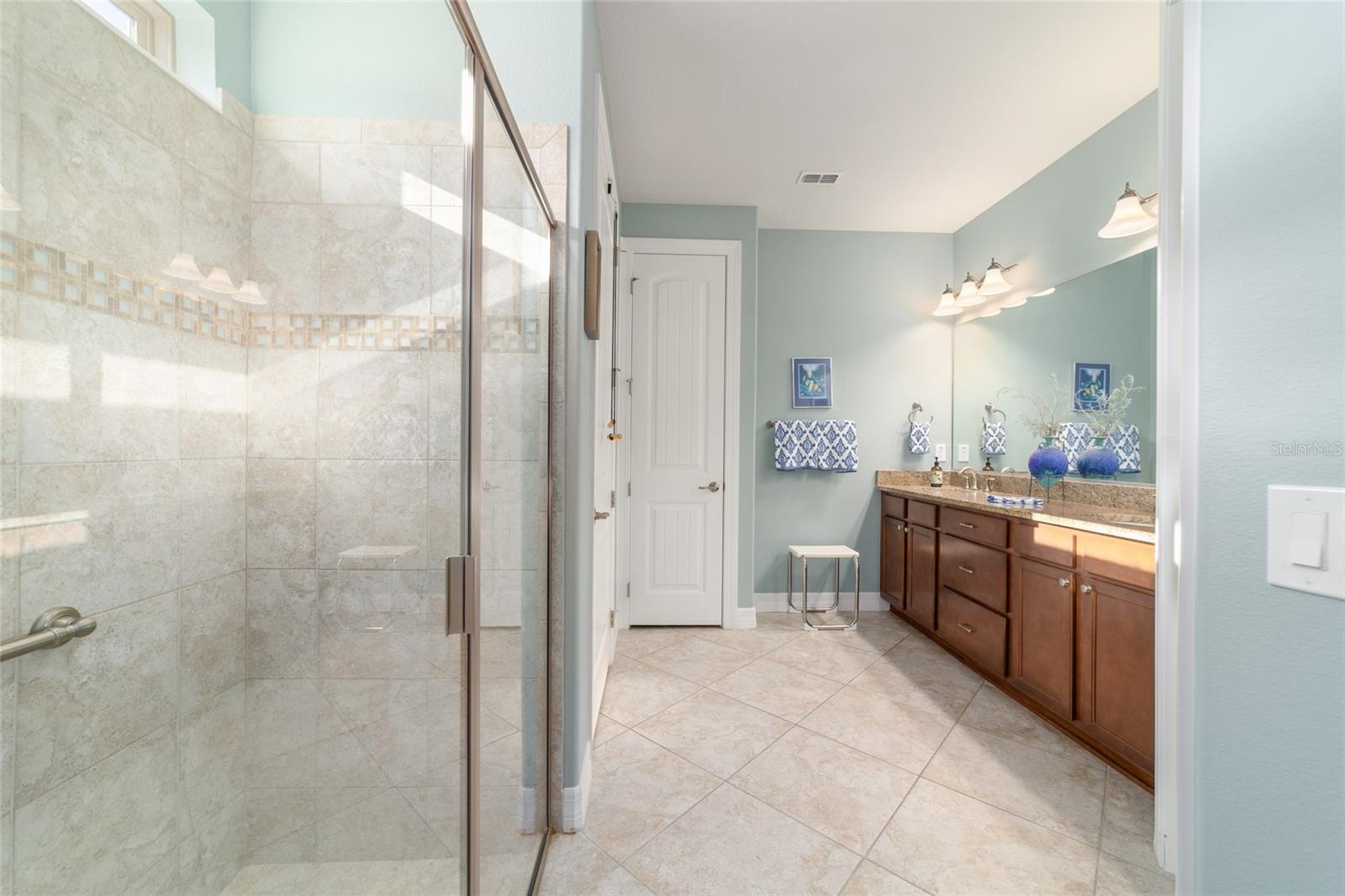 Image 34 of 69 For 10106 77th Loop