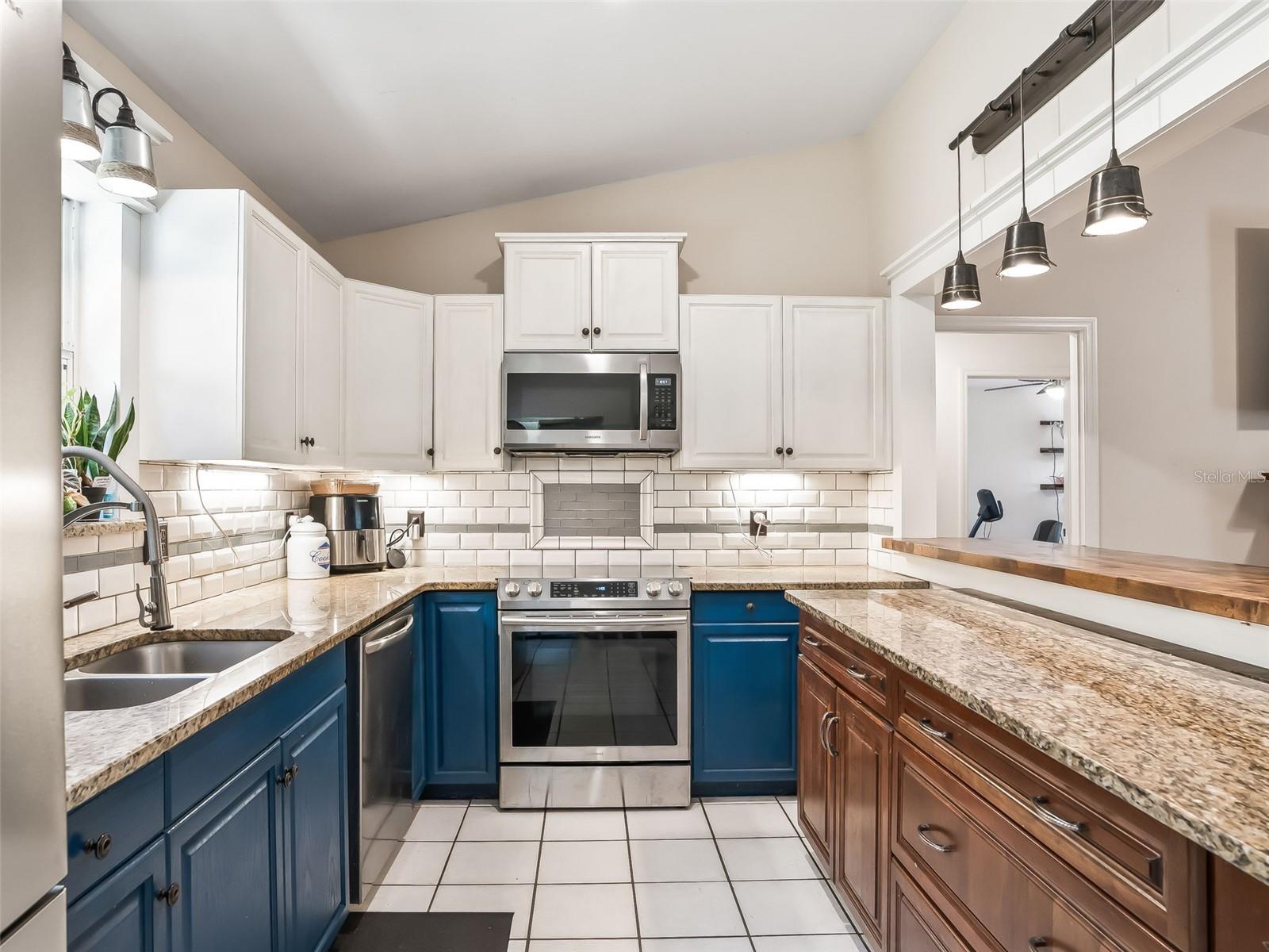 Image 9 of 47 For 1950 159th Avenue