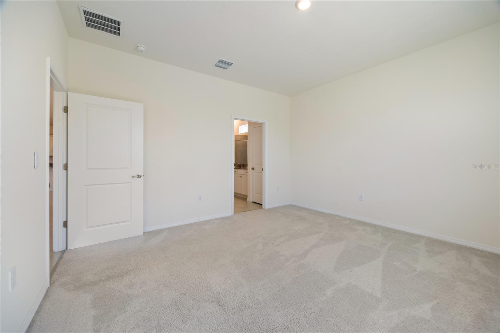 Image 15 of 58 For 5536 40th Loop