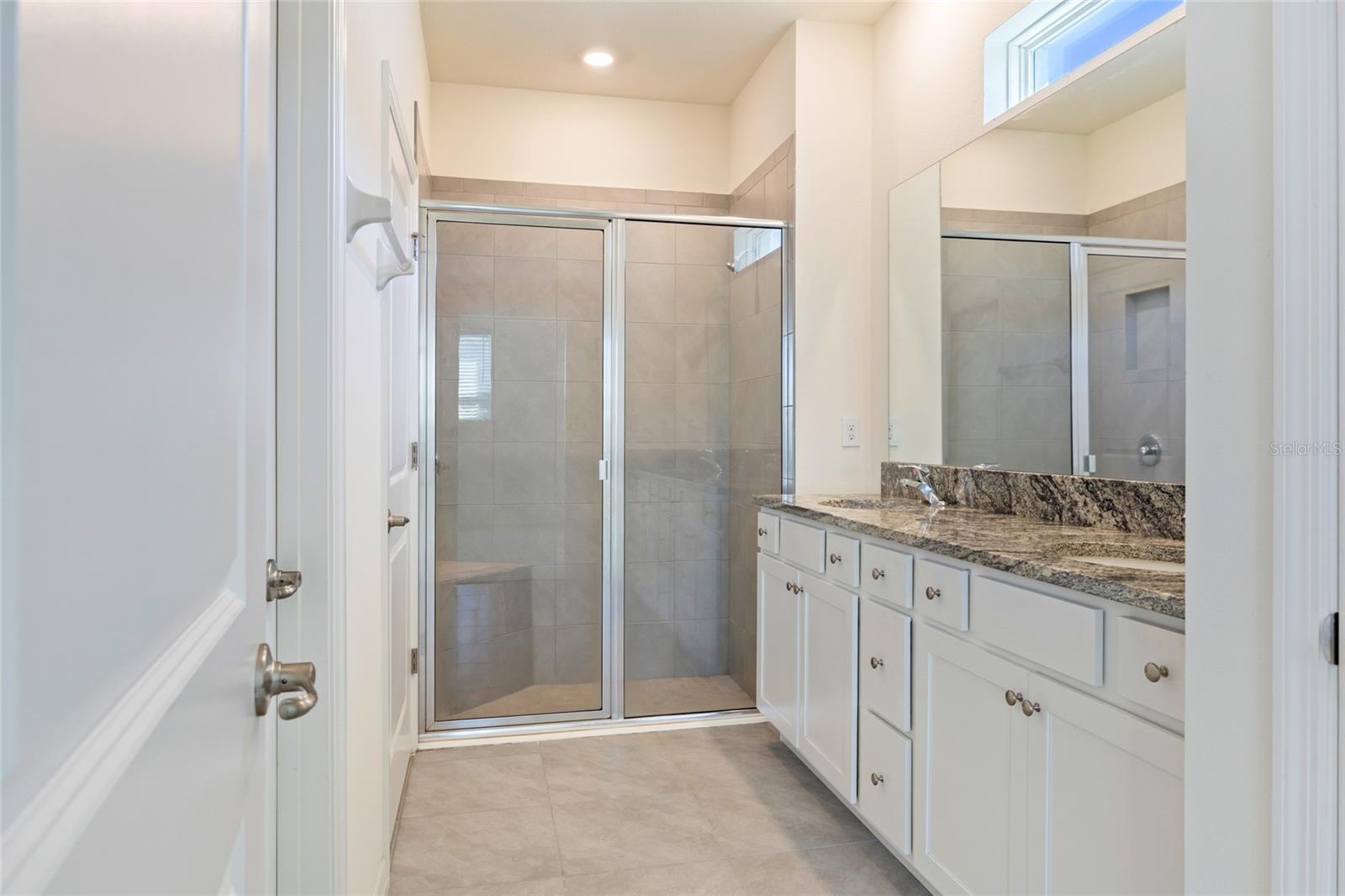 Image 16 of 58 For 5536 40th Loop