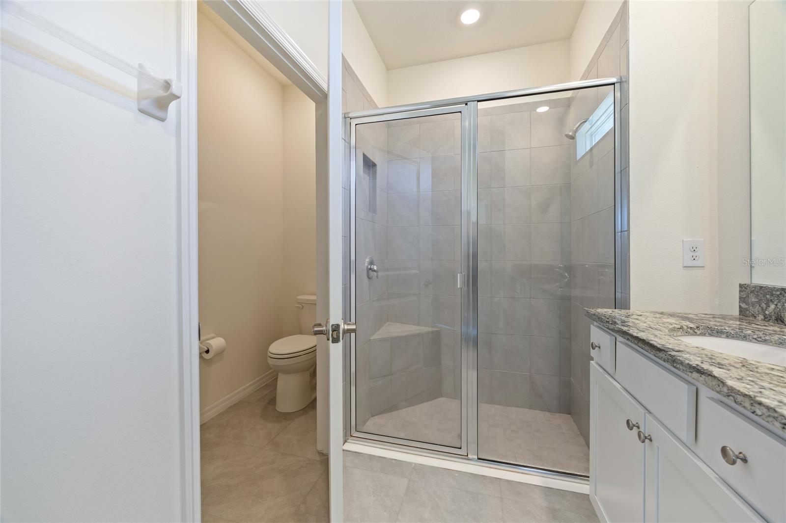 Image 18 of 58 For 5536 40th Loop