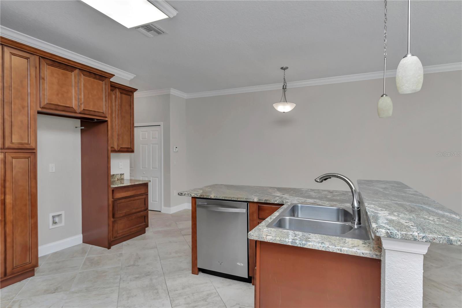 Image 12 of 42 For 2210 38th Terrace