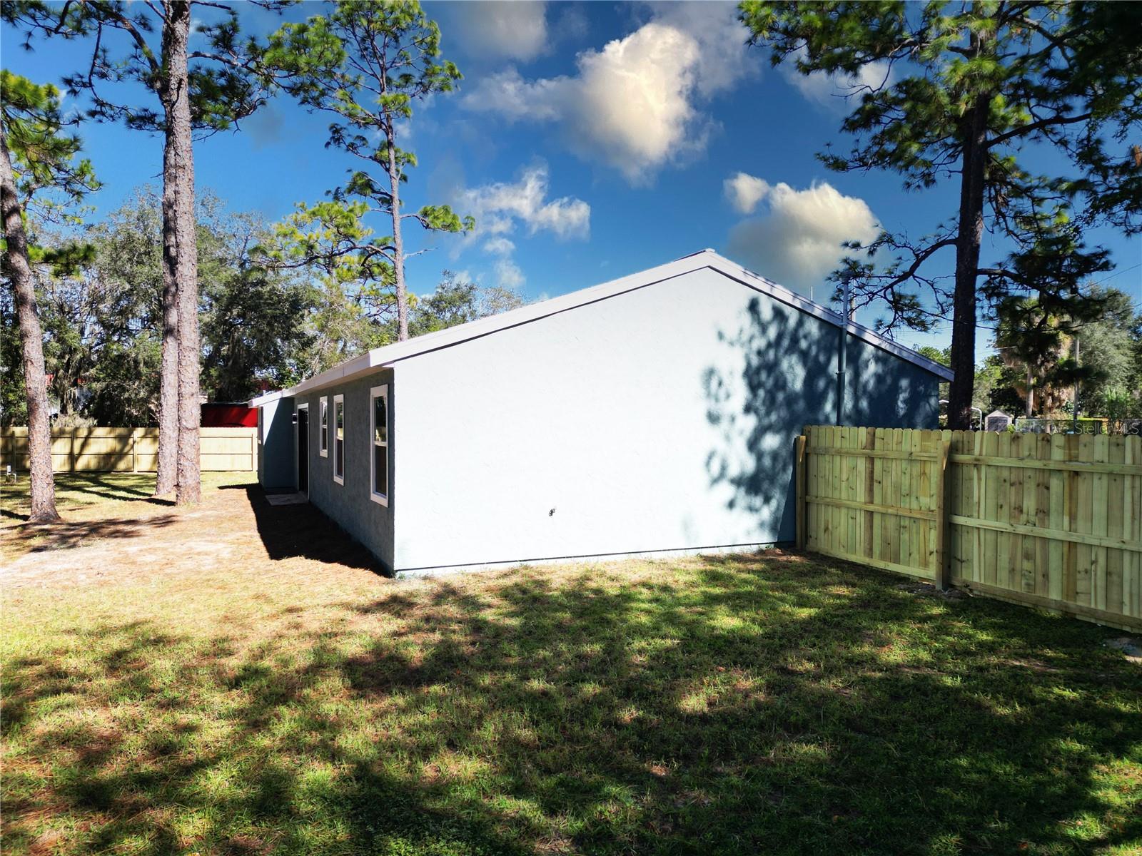 Image 12 of 39 For 18 Midway Court