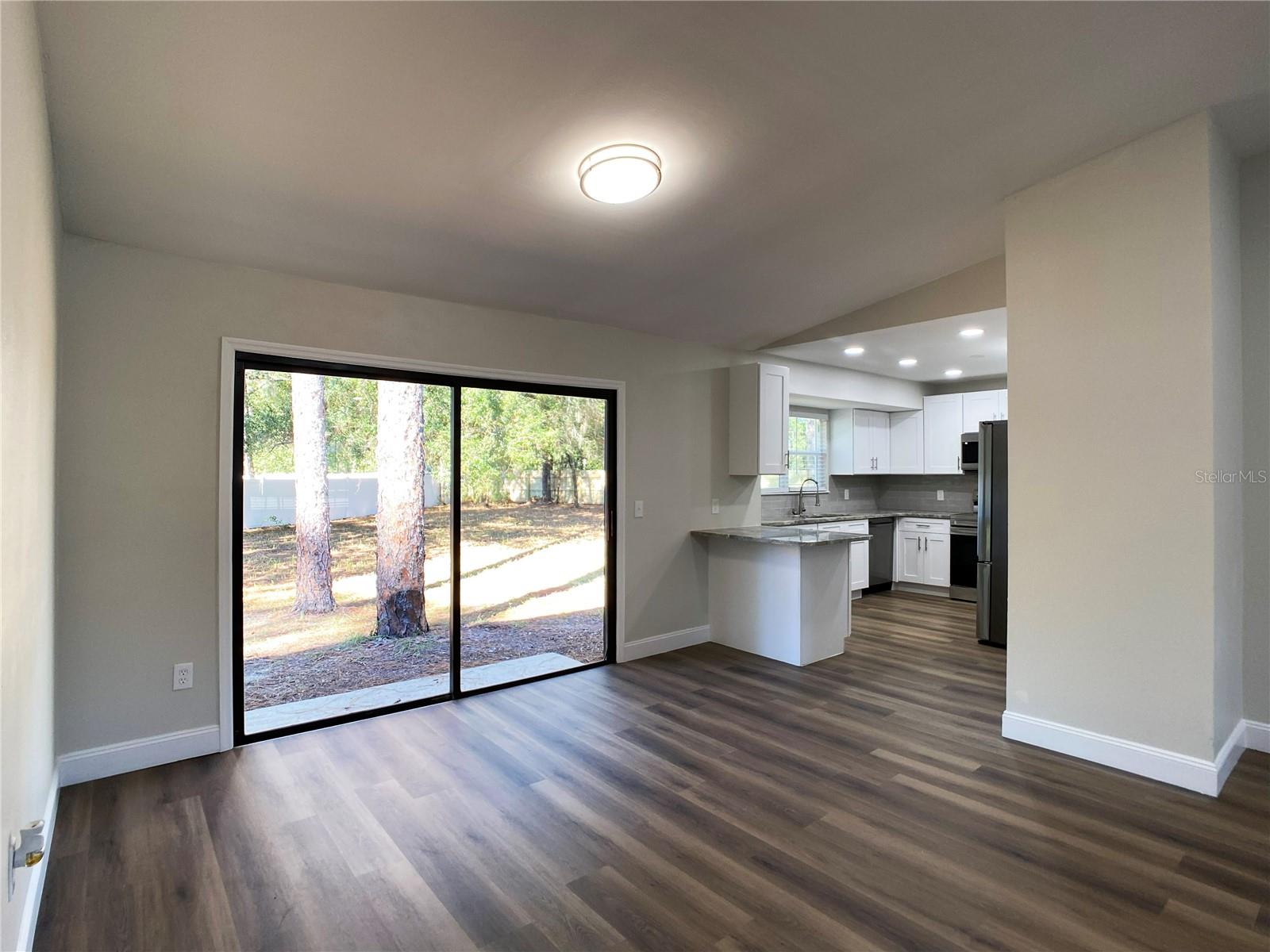 Image 21 of 39 For 18 Midway Court