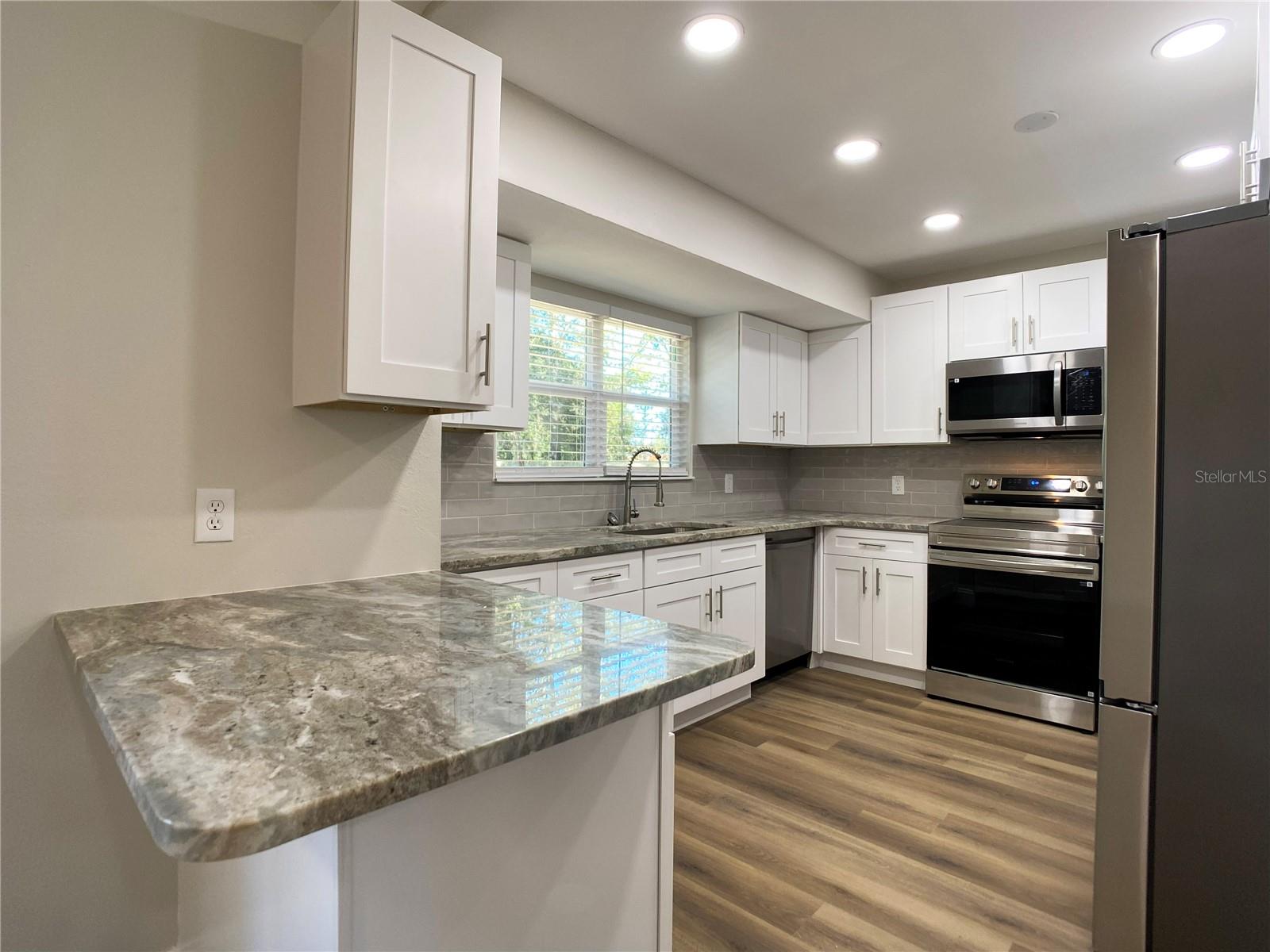 Image 22 of 39 For 18 Midway Court