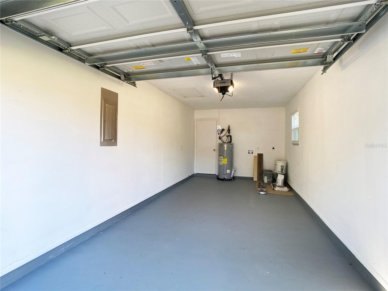 Image 26 of 39 For 18 Midway Court