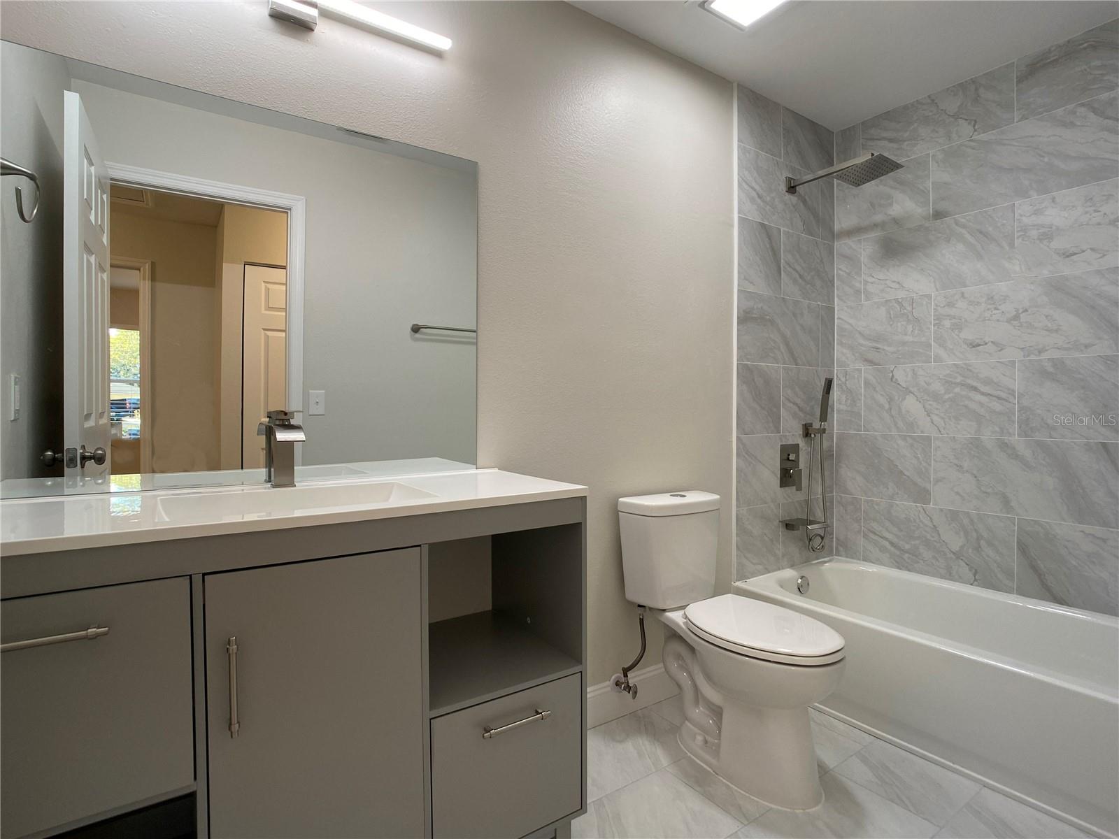 Image 29 of 39 For 18 Midway Court