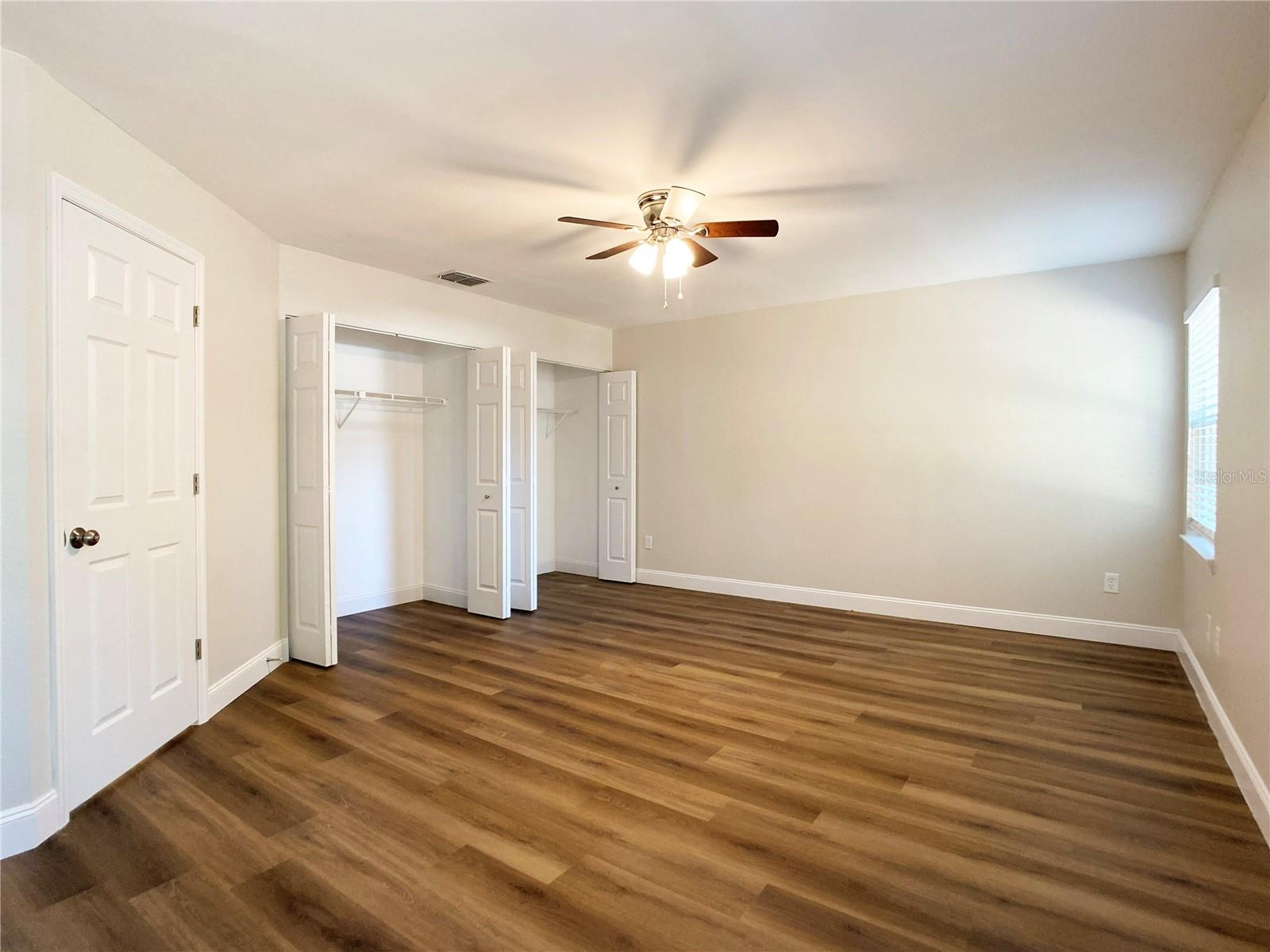 Image 31 of 39 For 18 Midway Court