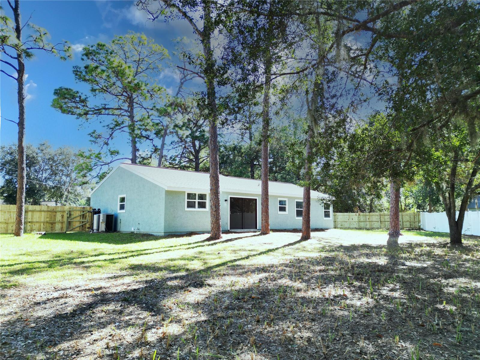 Image 8 of 39 For 18 Midway Court