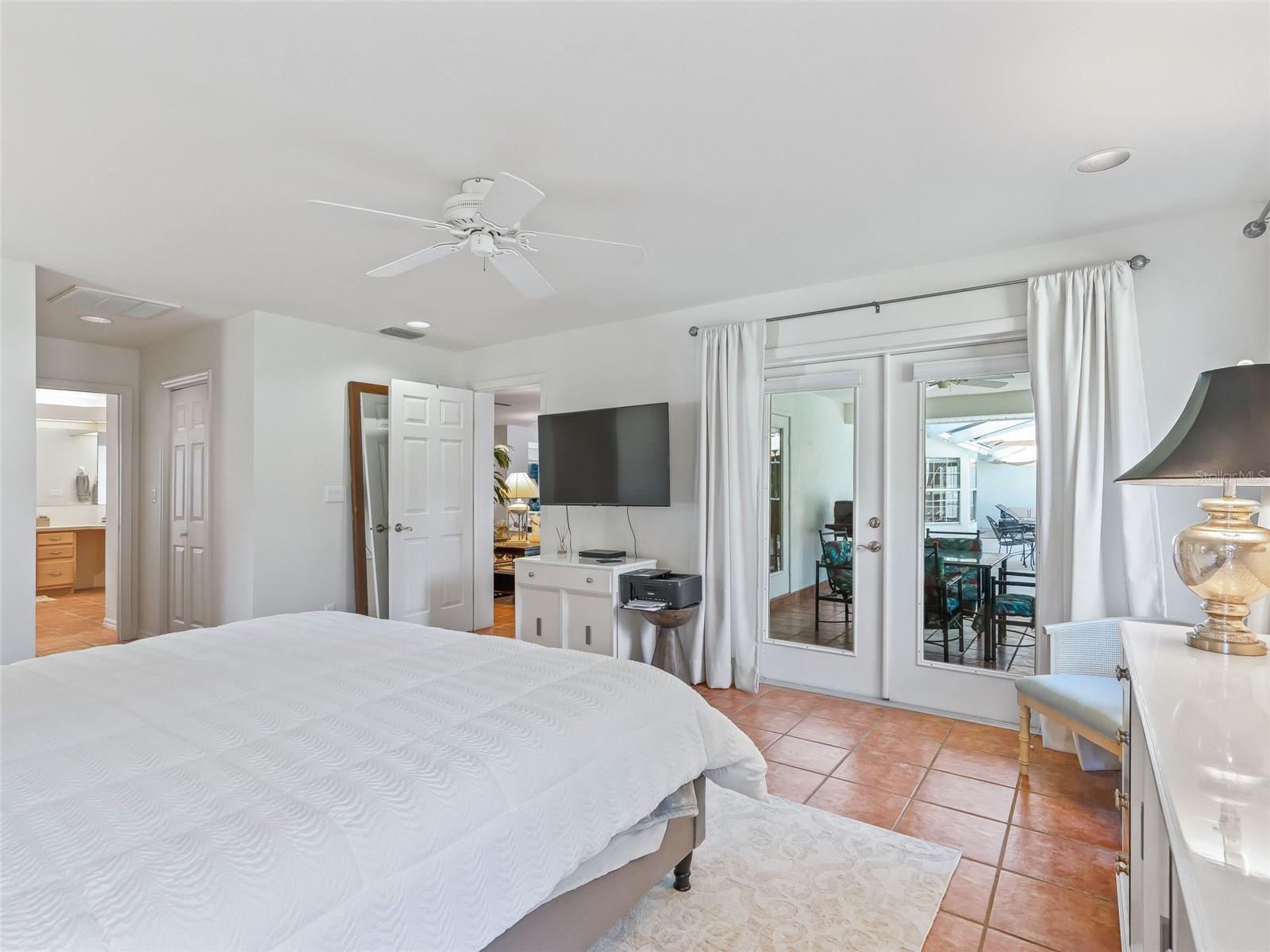 Image 18 of 69 For 22 Wood Ridge Drive