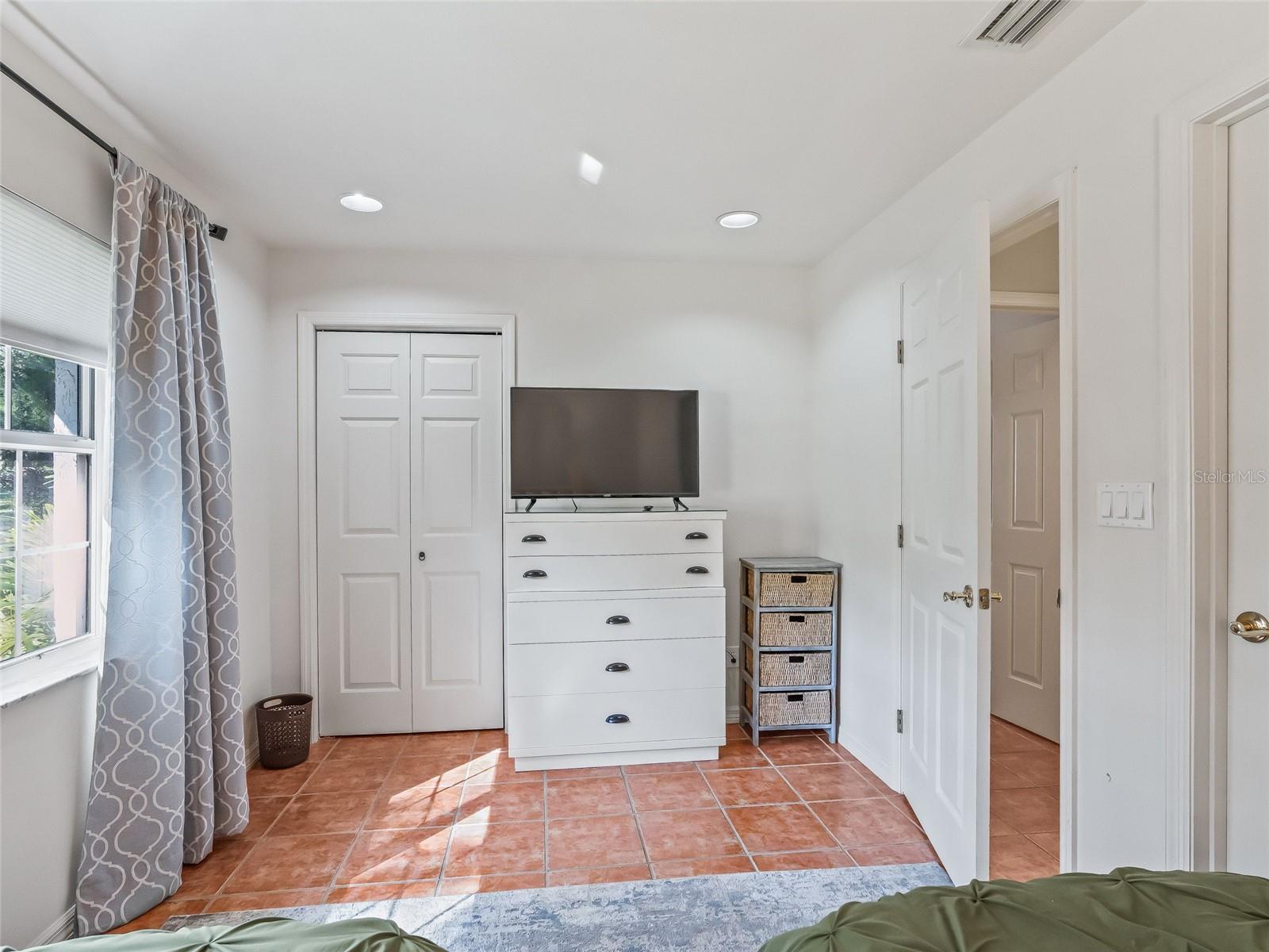 Image 19 of 69 For 22 Wood Ridge Drive