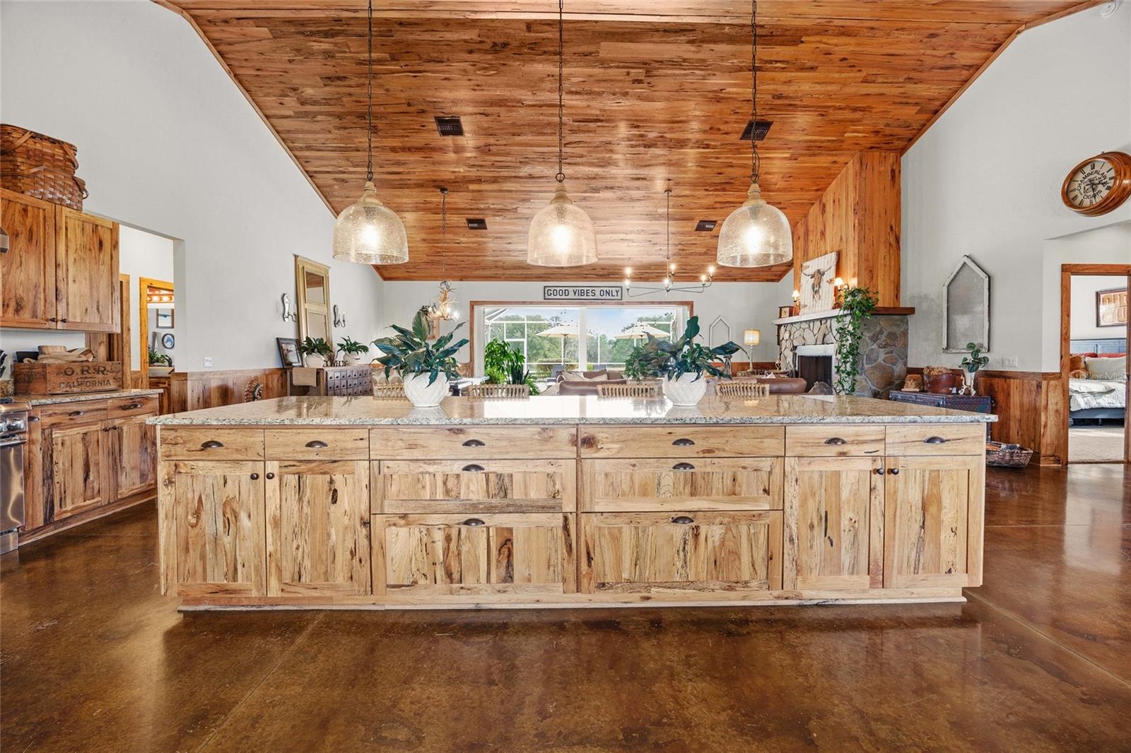 Image 16 of 99 For 41526 Saddle Ridge Lane