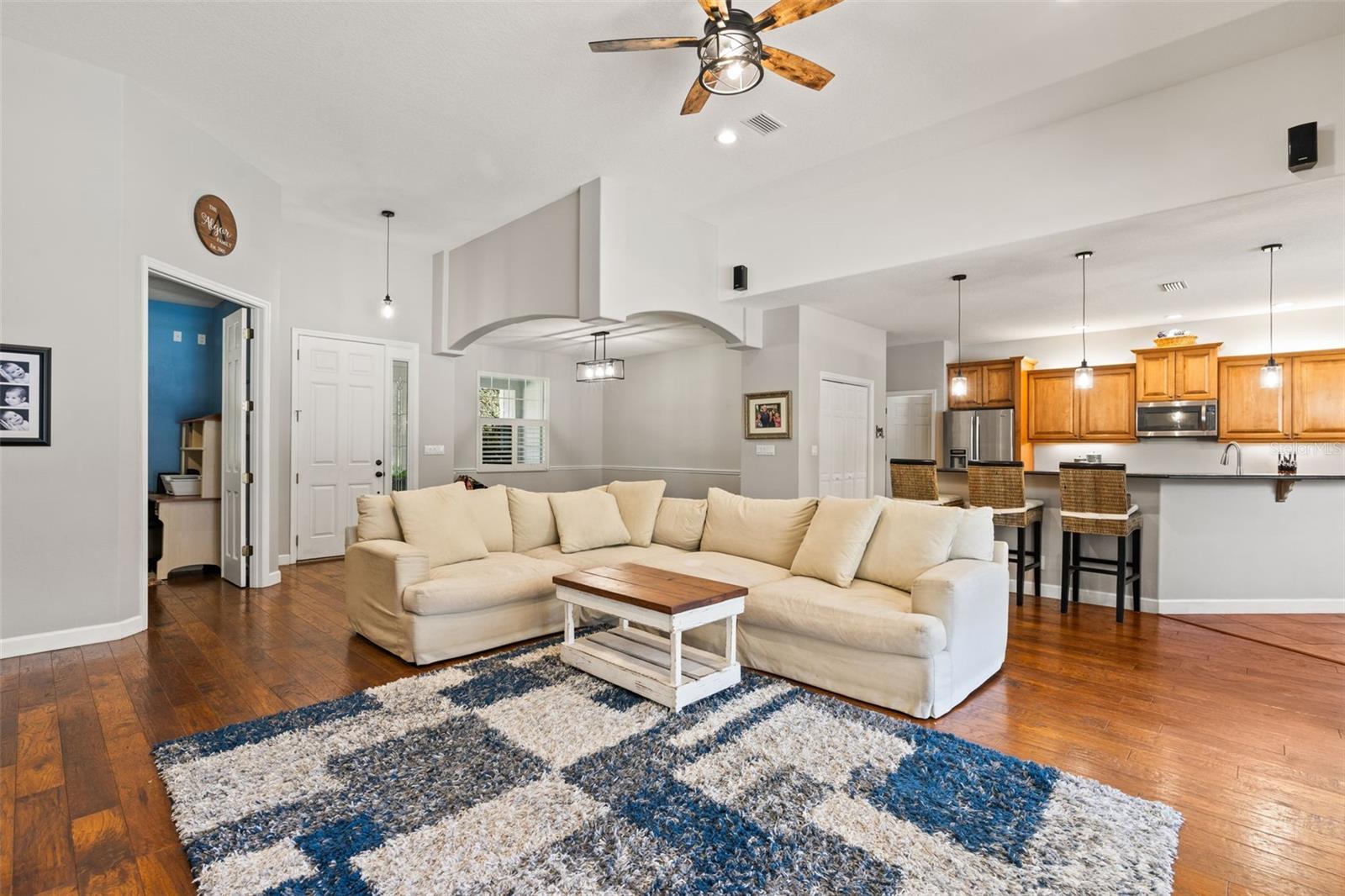 Listing photo id 9 for 5633 Nobis Circle