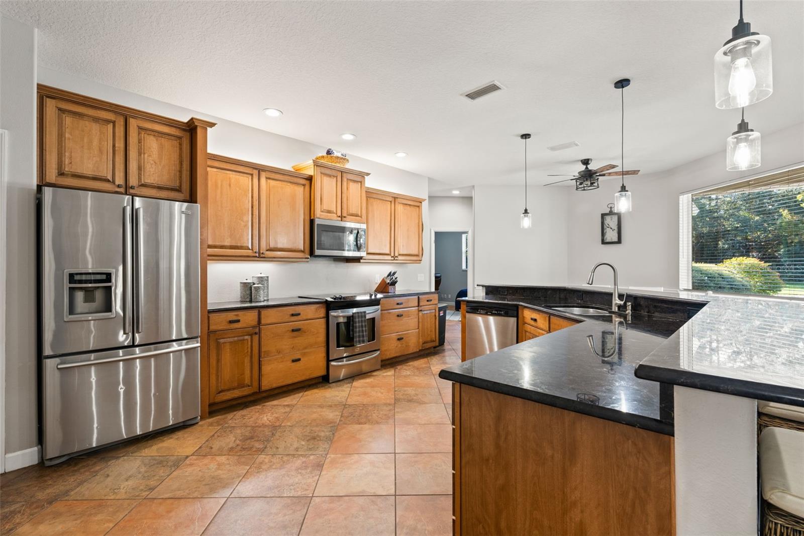 Listing photo id 10 for 5633 Nobis Circle