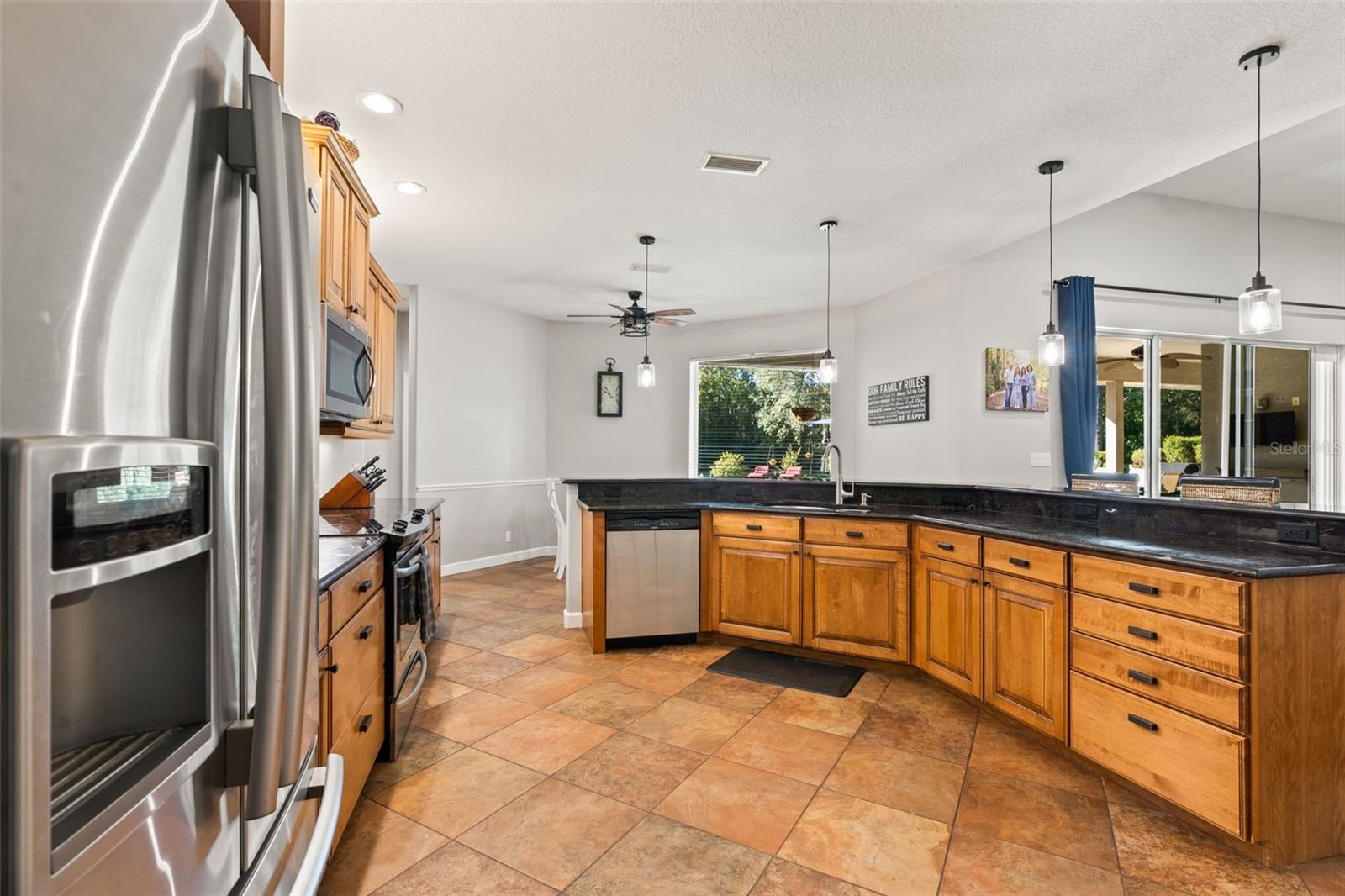 Listing photo id 11 for 5633 Nobis Circle
