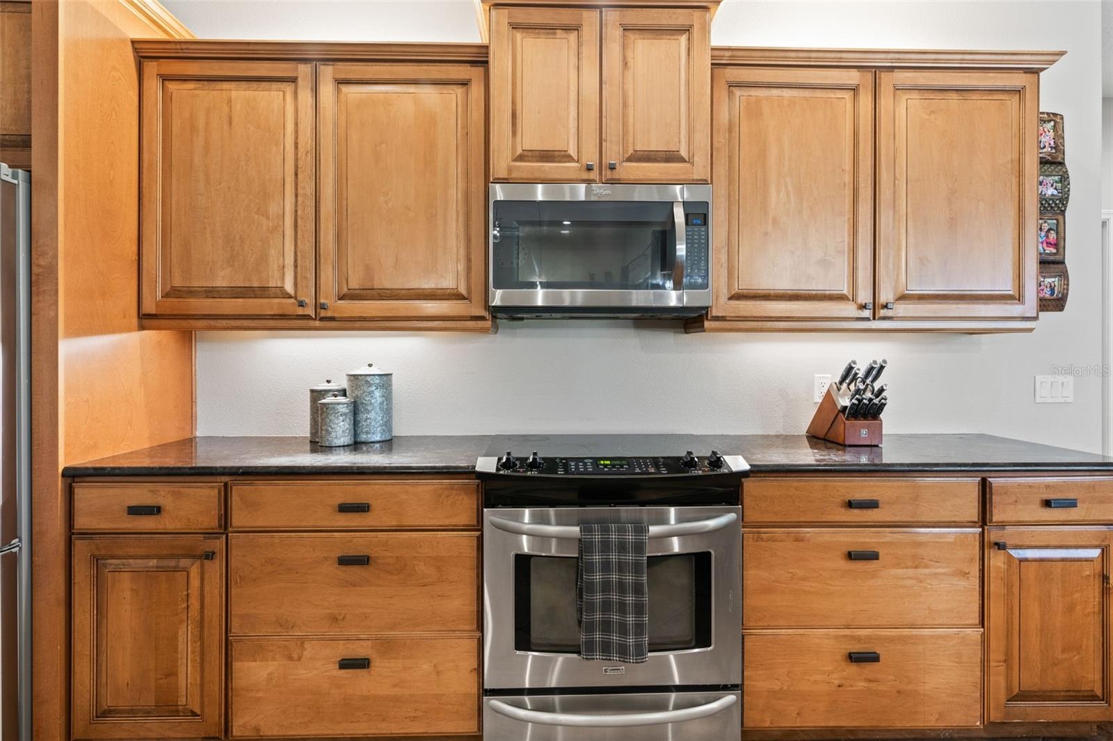 Listing photo id 13 for 5633 Nobis Circle