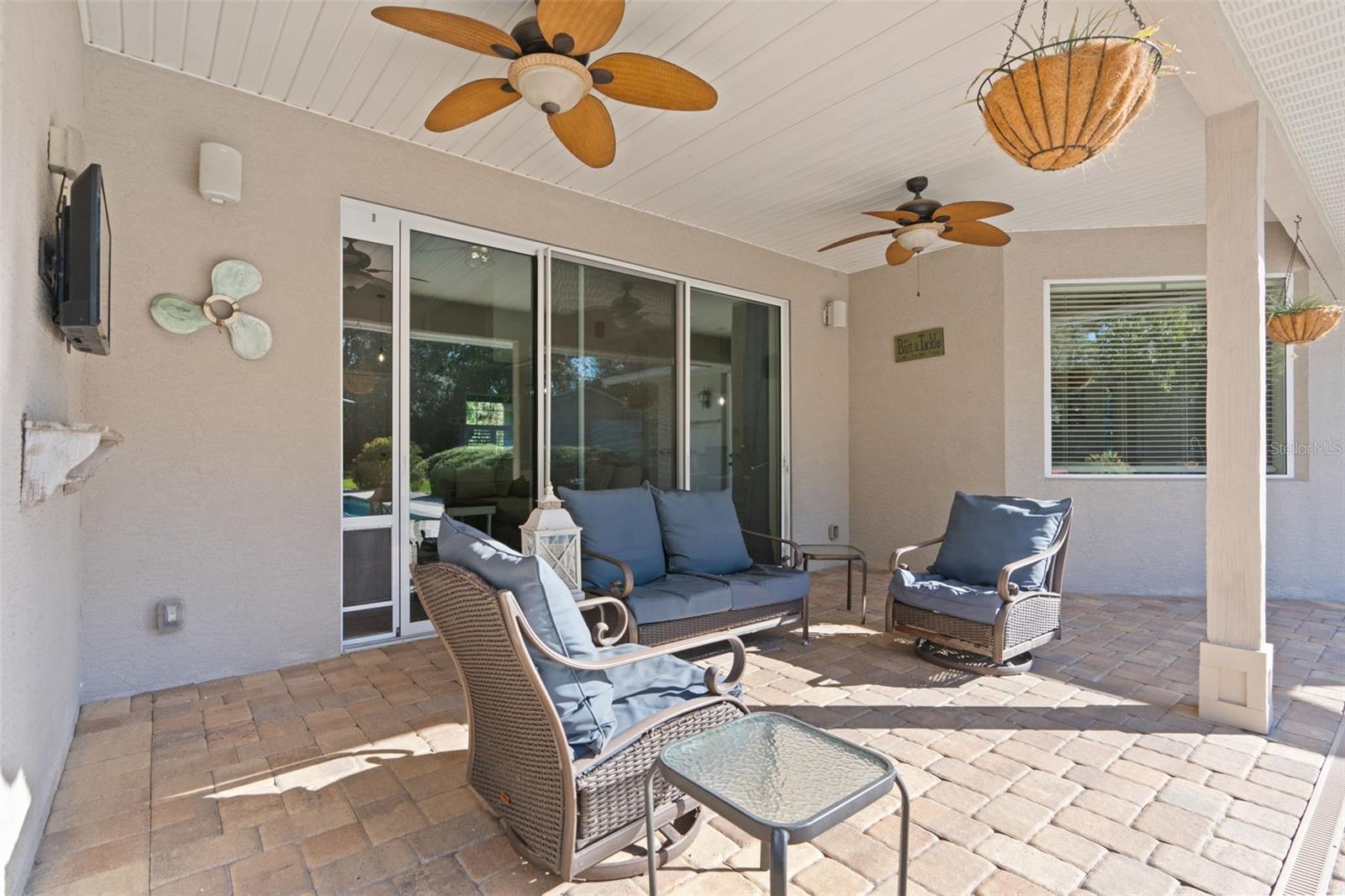 Listing photo id 18 for 5633 Nobis Circle