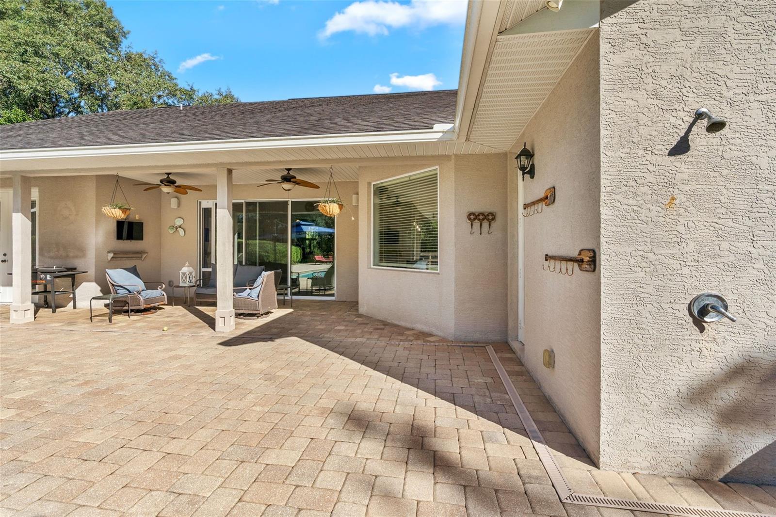 Listing photo id 19 for 5633 Nobis Circle