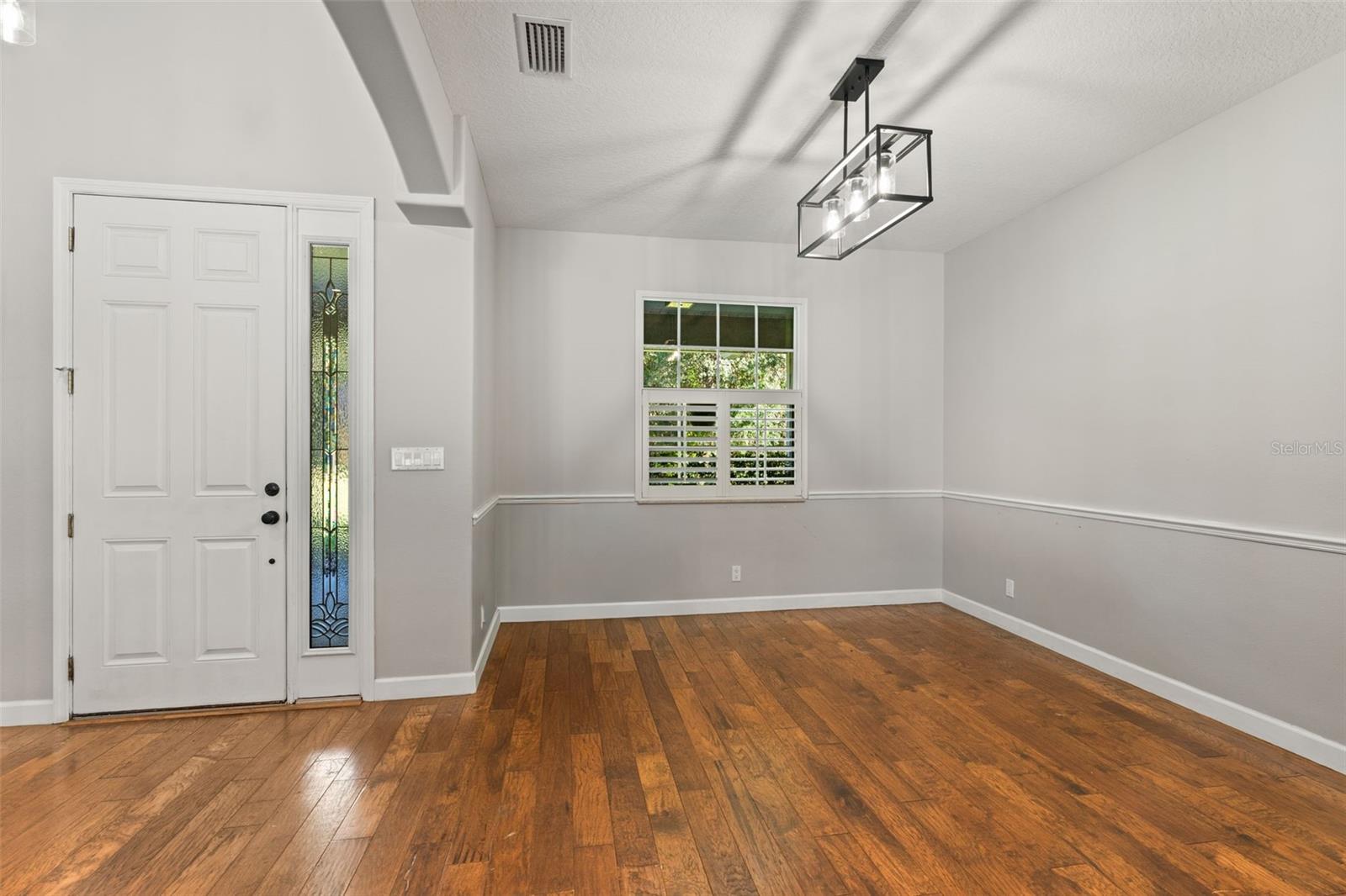 Listing photo id 21 for 5633 Nobis Circle