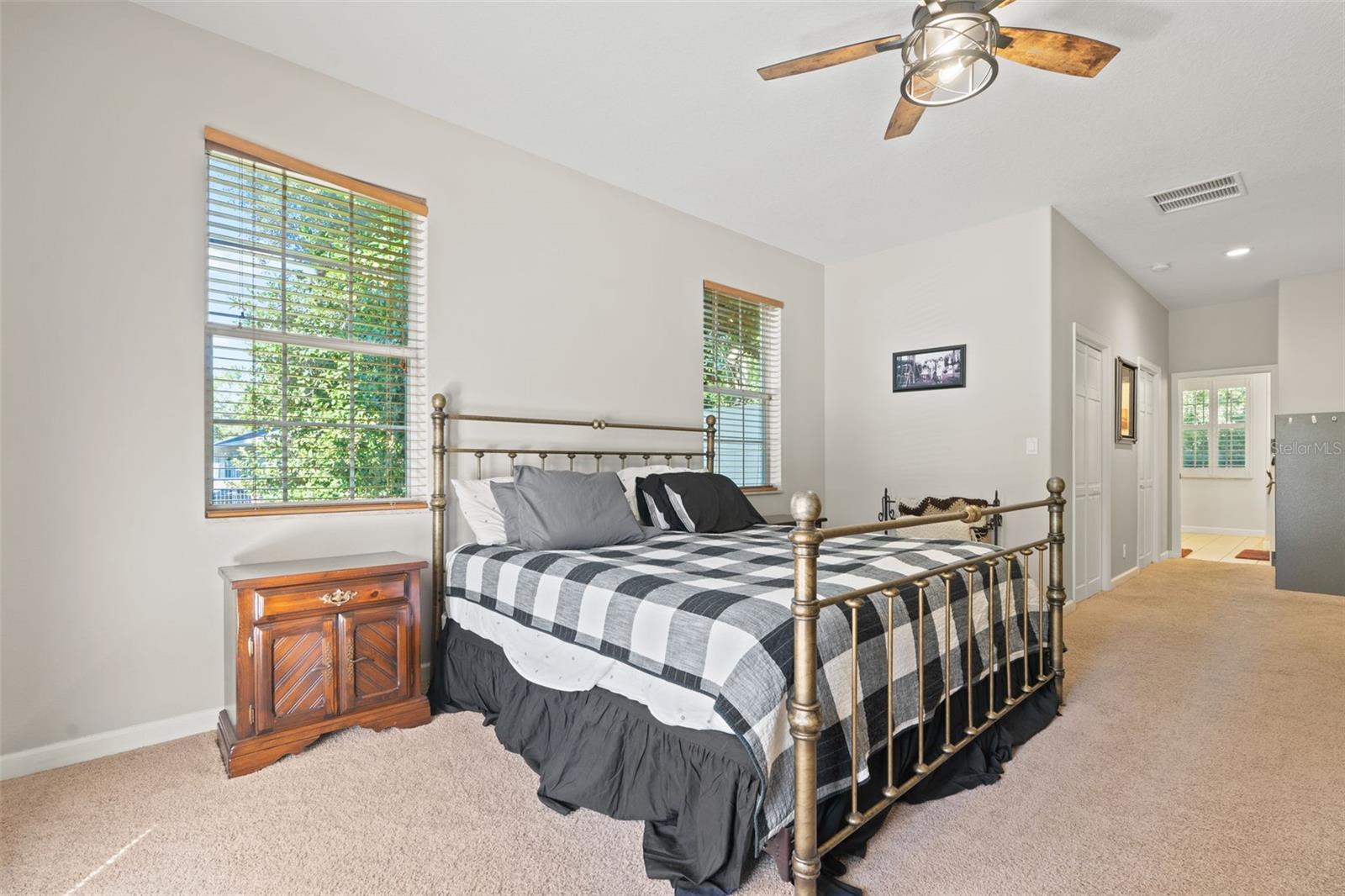 Listing photo id 23 for 5633 Nobis Circle