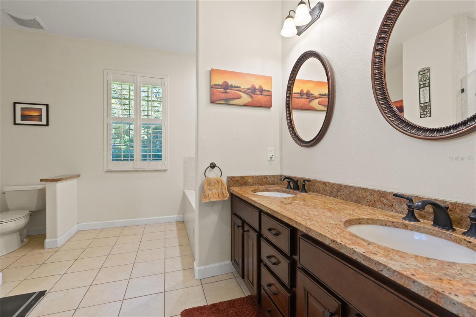 Listing photo id 25 for 5633 Nobis Circle
