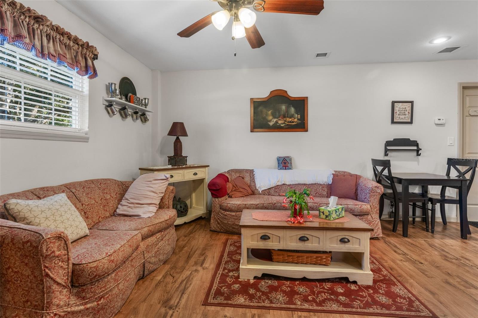 Listing photo id 41 for 5633 Nobis Circle