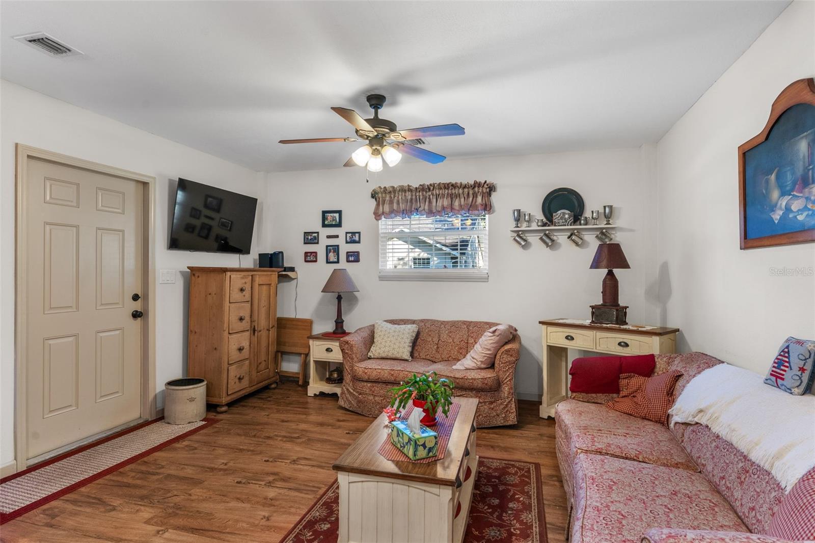 Listing photo id 45 for 5633 Nobis Circle
