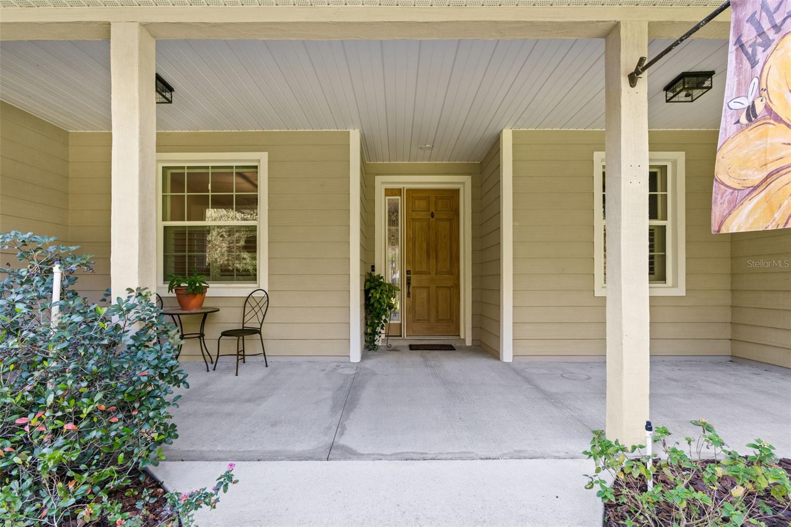 Listing photo id 3 for 5633 Nobis Circle